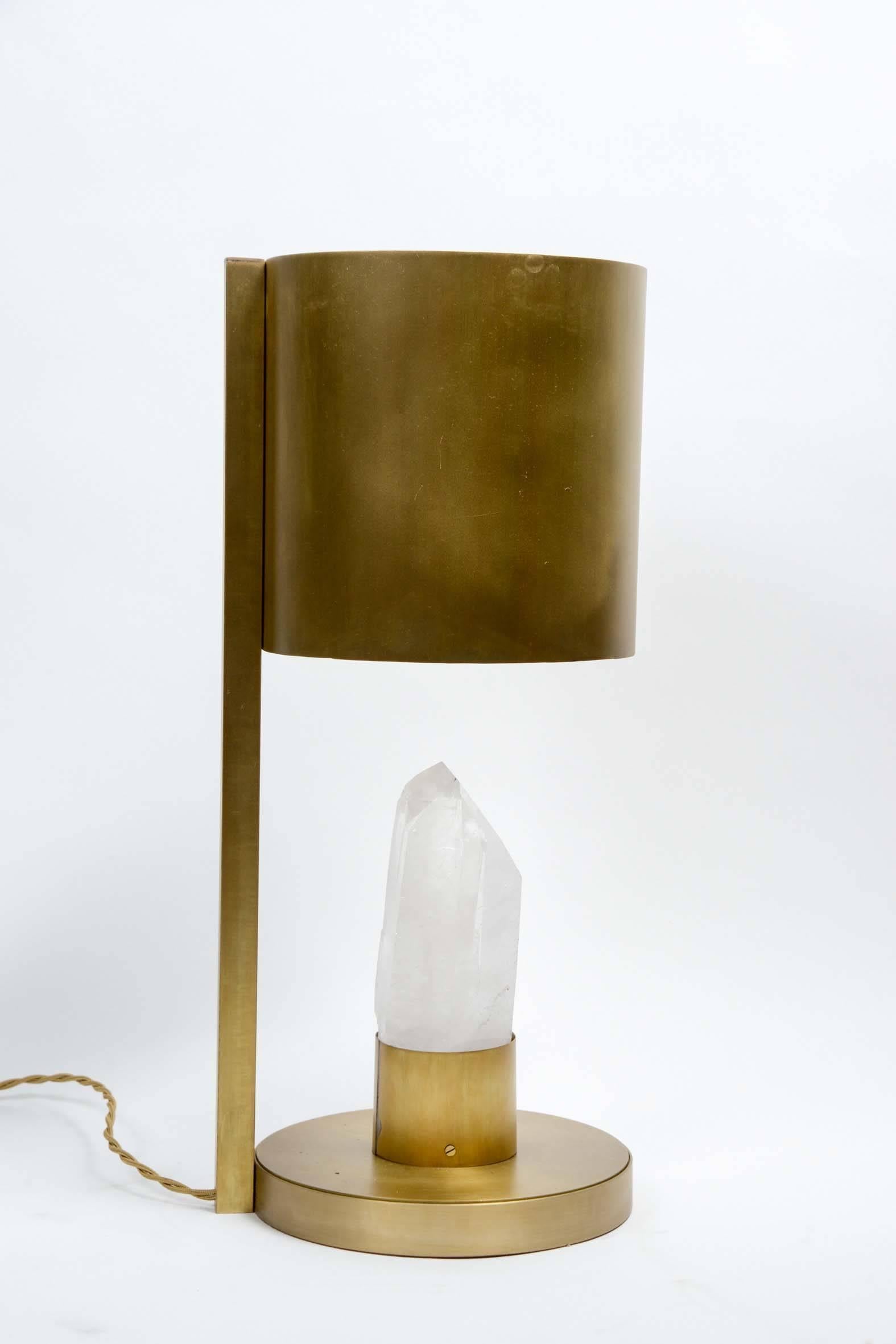 Lampe de bureau en laiton et cristal de roche Bon état - En vente à Saint-Ouen, IDF