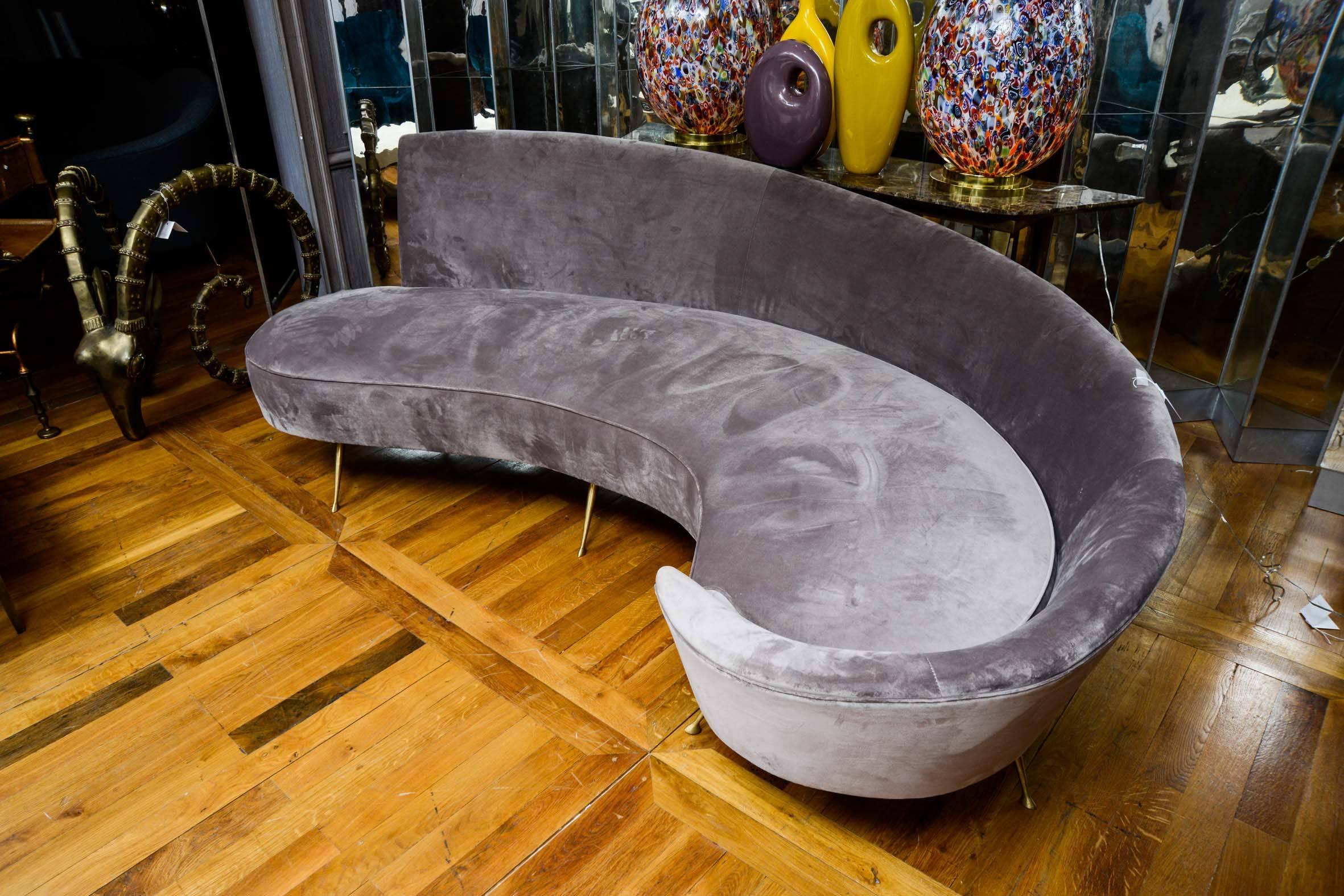 Curved Vintage Sofa In Excellent Condition In Saint-Ouen (PARIS), FR
