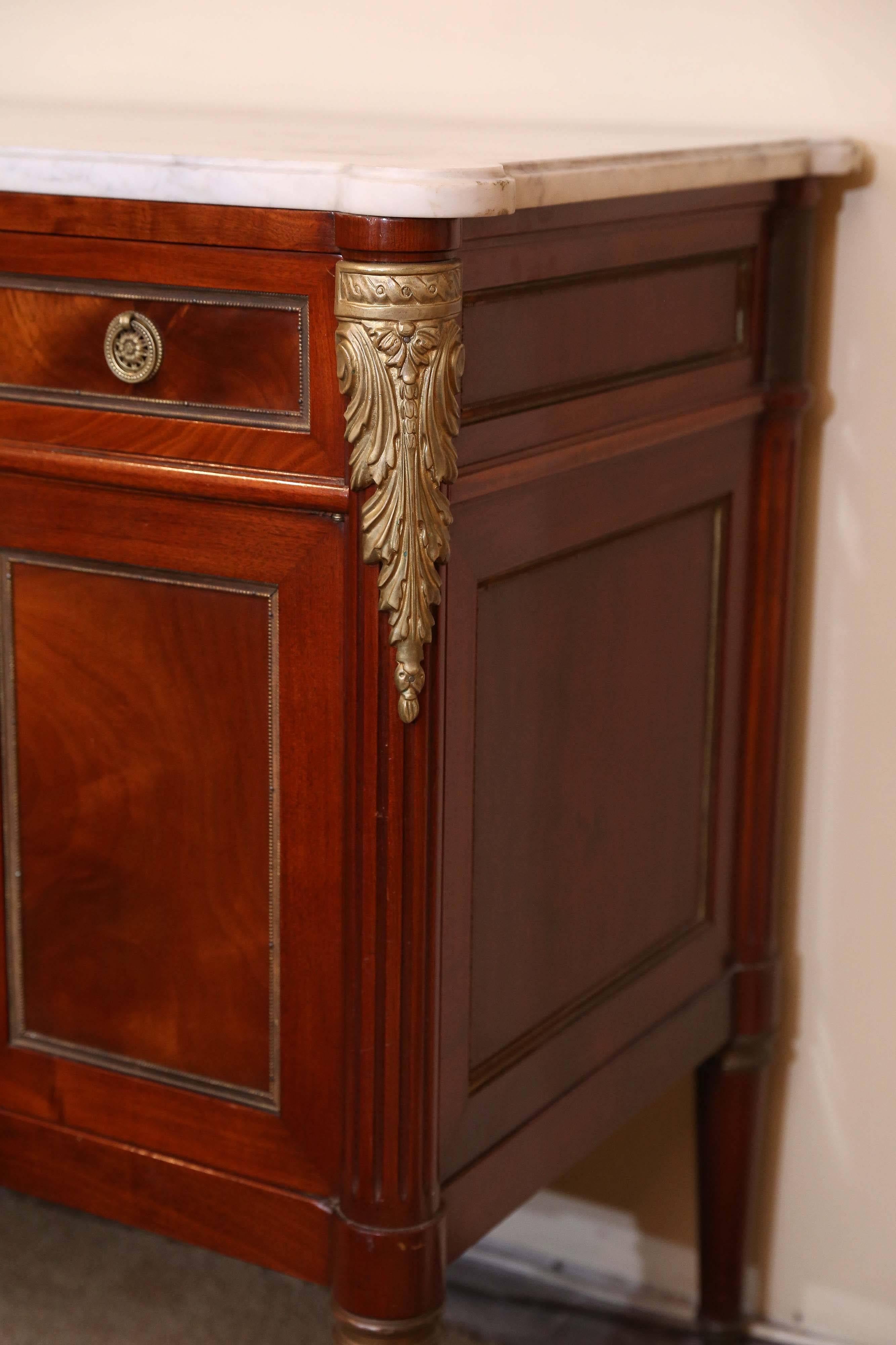 Finely made marble top French cabinet with white marble top.
Bronze doré accents and bead work, bronze mounts to the
Upper sides. The drawers work well and it has a key hat works.
Three upper drawers with two lower drawers and having two
side