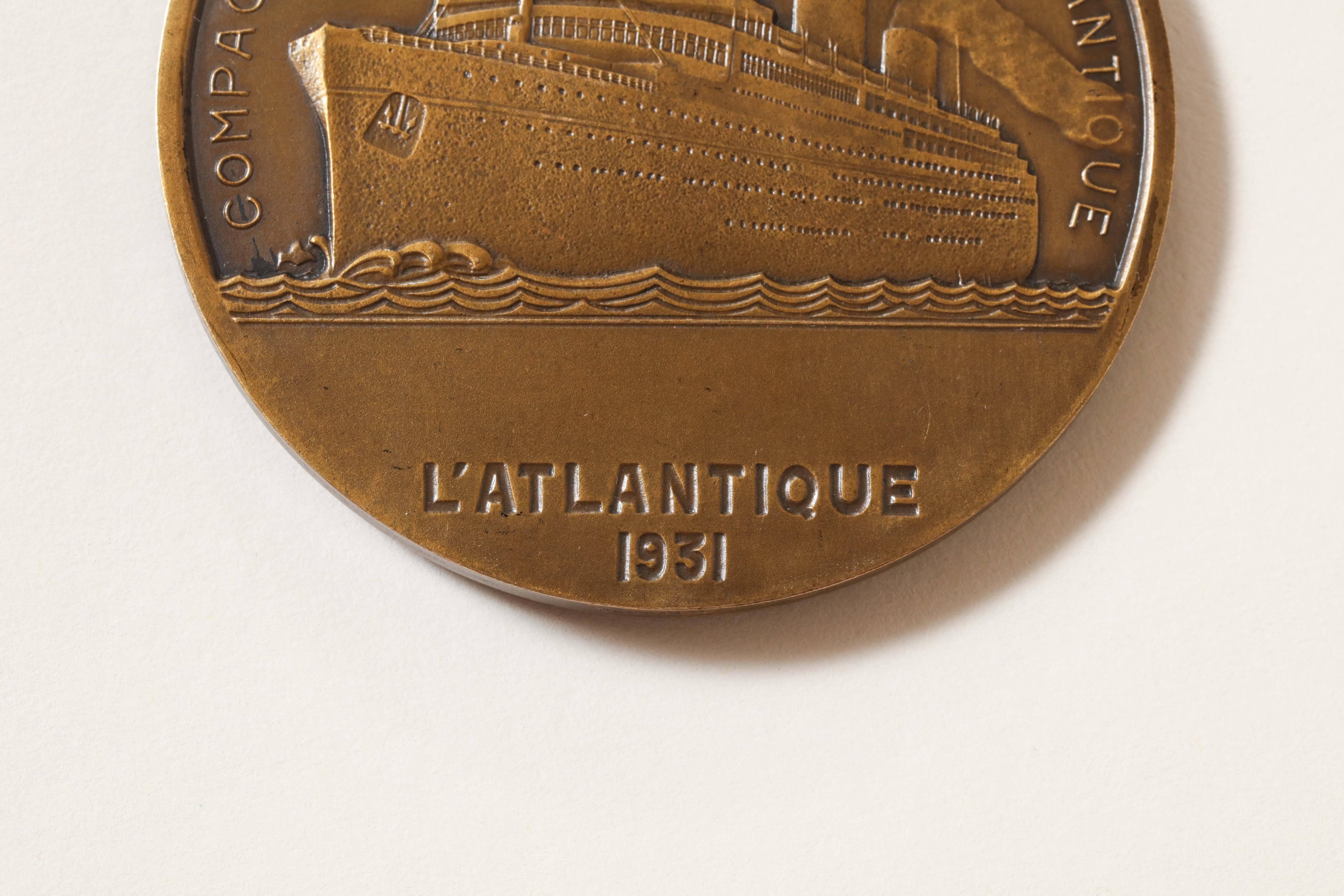 French Art Deco Bronze Medal Commemorating the SS L'Atlantique, 1931 In Excellent Condition For Sale In New York, NY