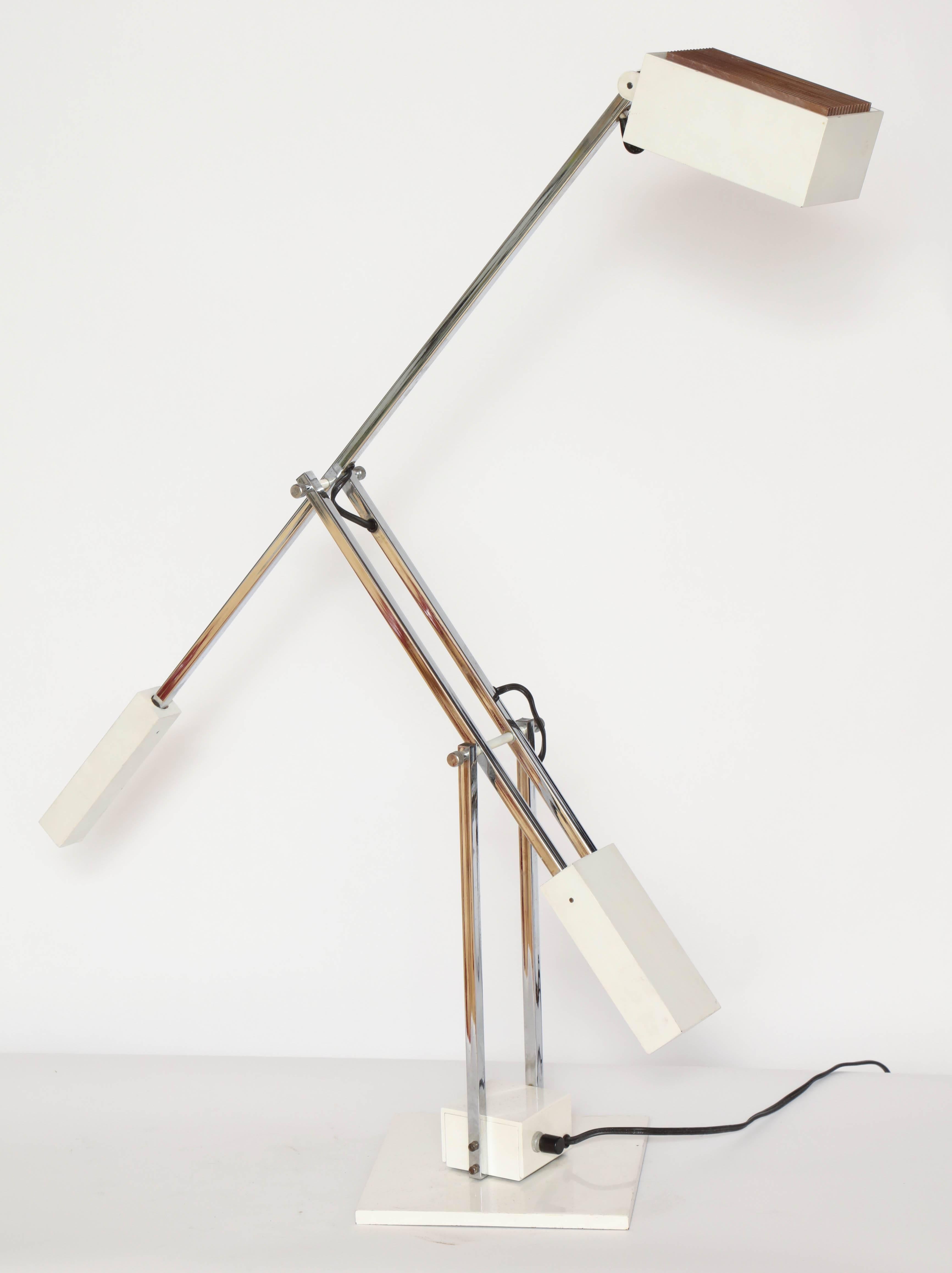 Robert Sonneman articulated table lamp, circa 1960s.
Shade and height adjust