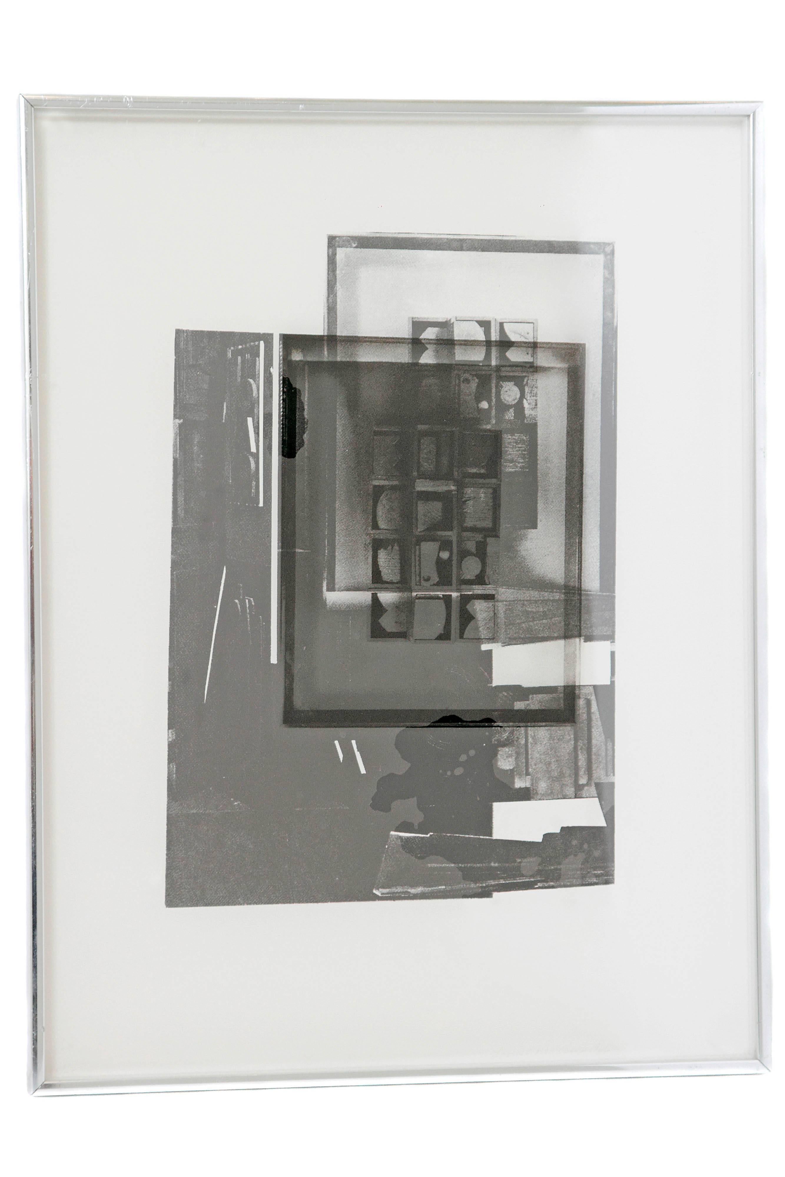 Louise Nevelson, Amerikanerin, 1899-1988.

Vier Drucke aus dem Portfolio Facades, 1966.

Siebdrucke mit Acetat und Collage.

Jedes in einem silberfarbenen Rahmen.