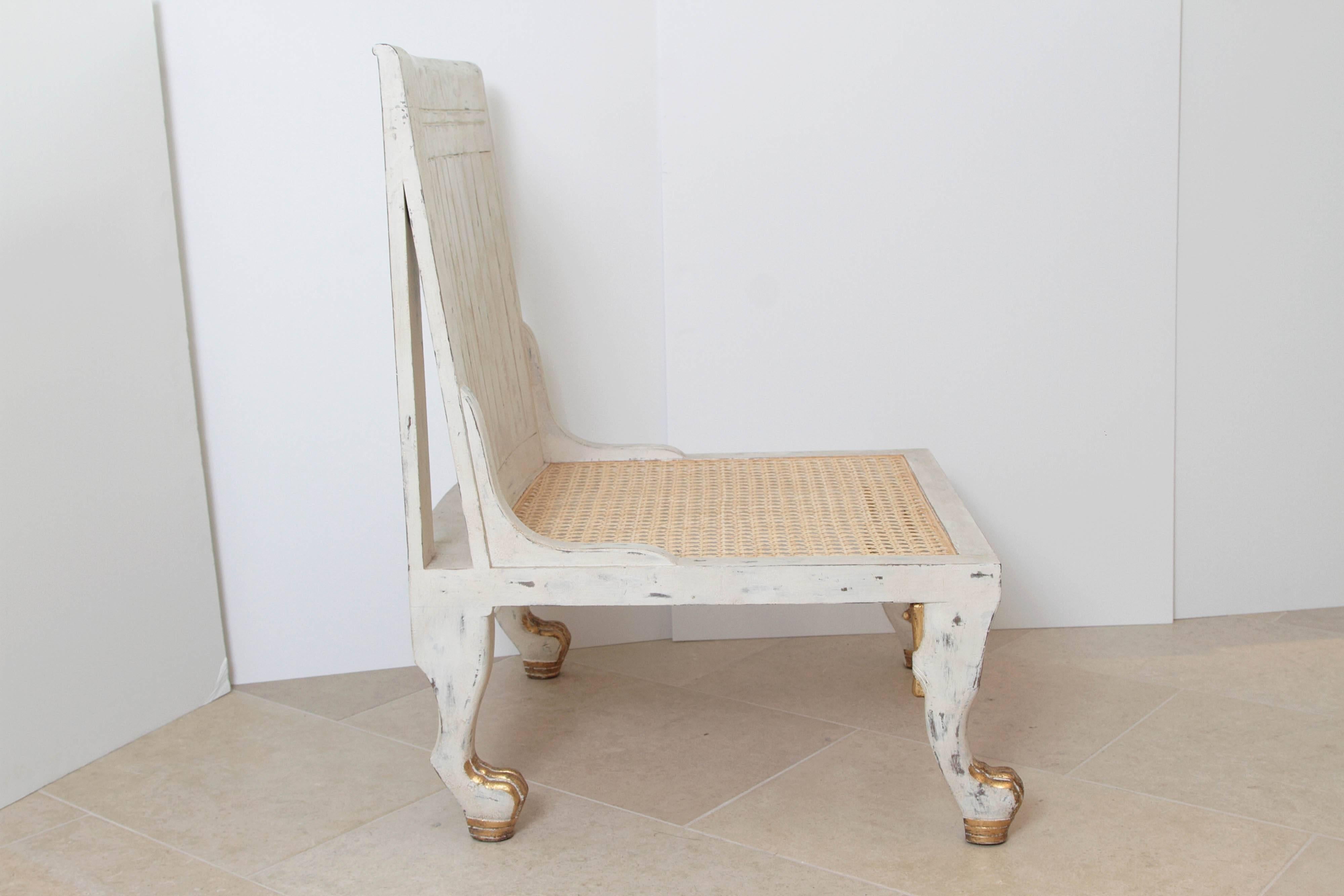 Pair of White Painted and Parcel-Gilt Thebes Chairs In Excellent Condition In Dallas, TX