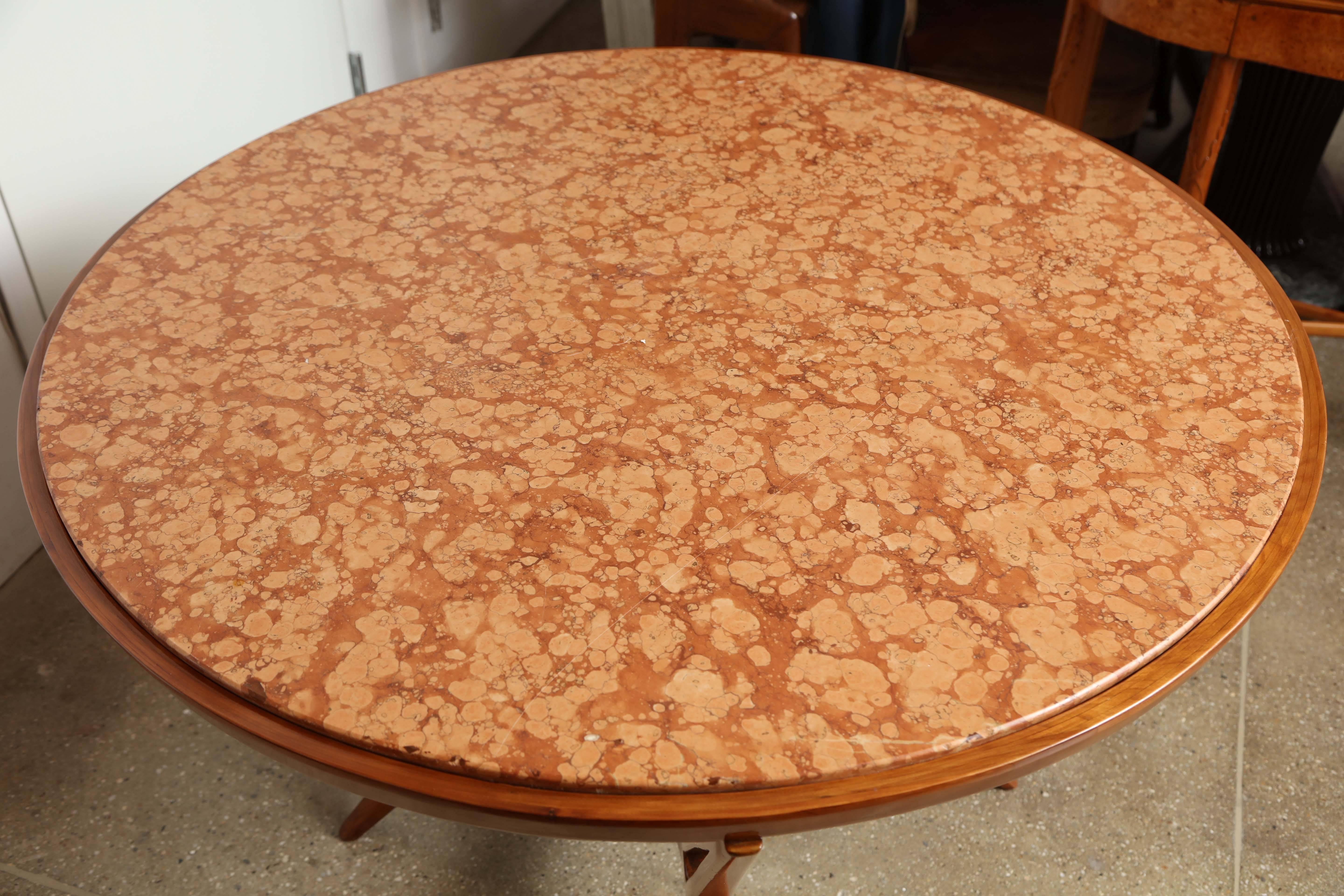 Dassi round marble dining table made in Italy 1955 In Excellent Condition For Sale In New York, NY