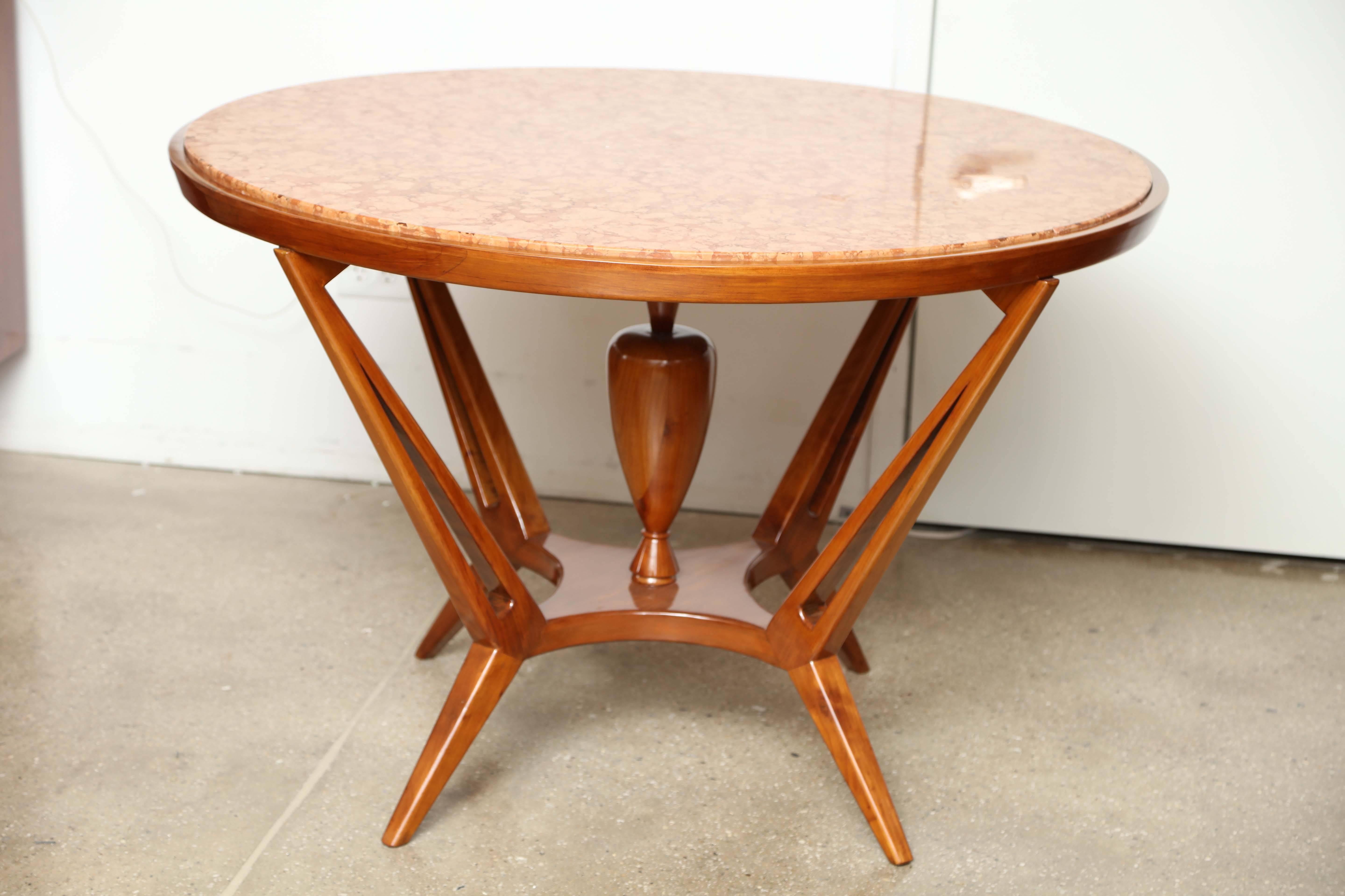 Marble Dassi round marble dining table made in Italy 1955 For Sale