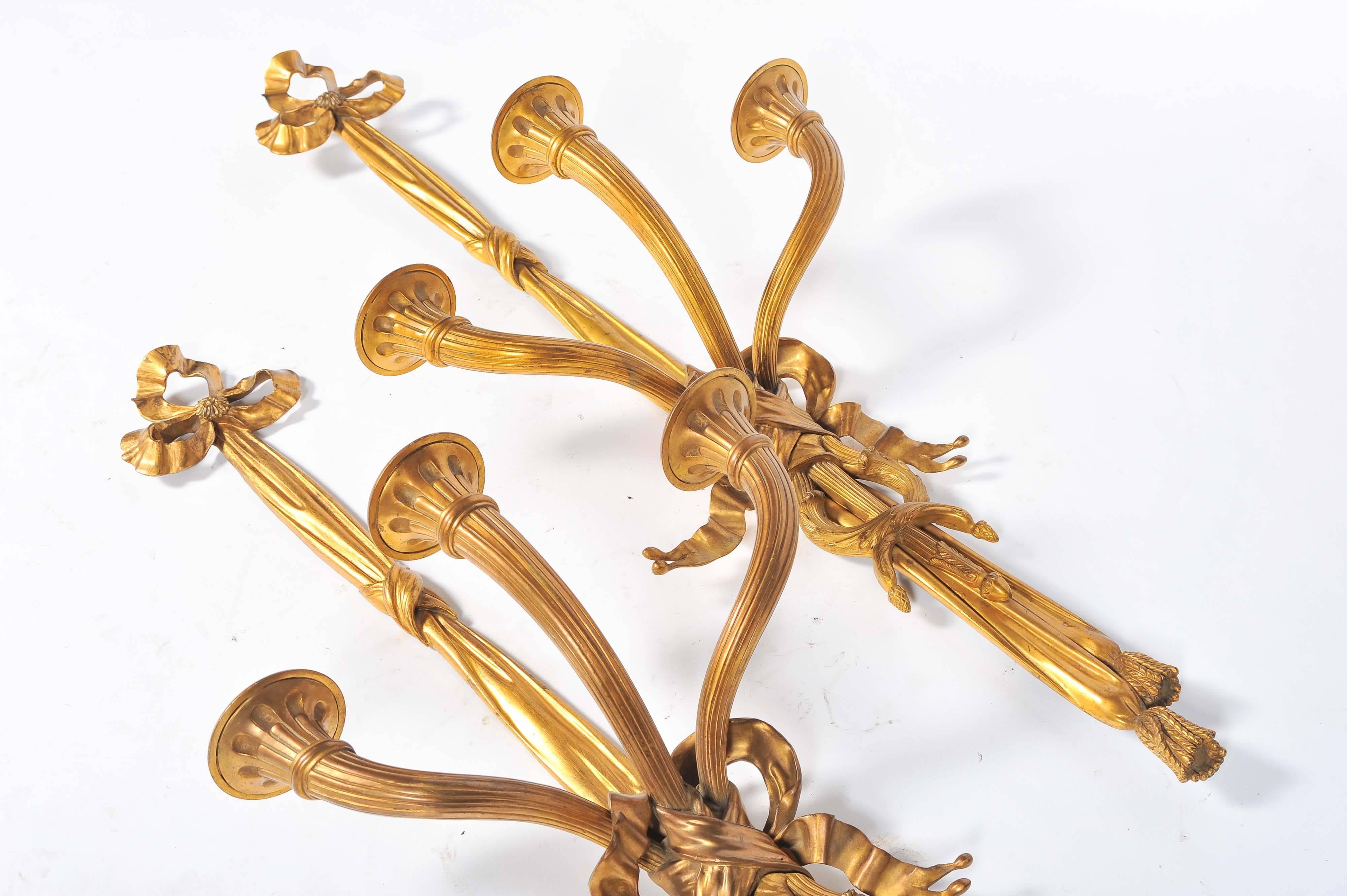 Pareja grande de apliques estilo Luis XVI Francés en venta