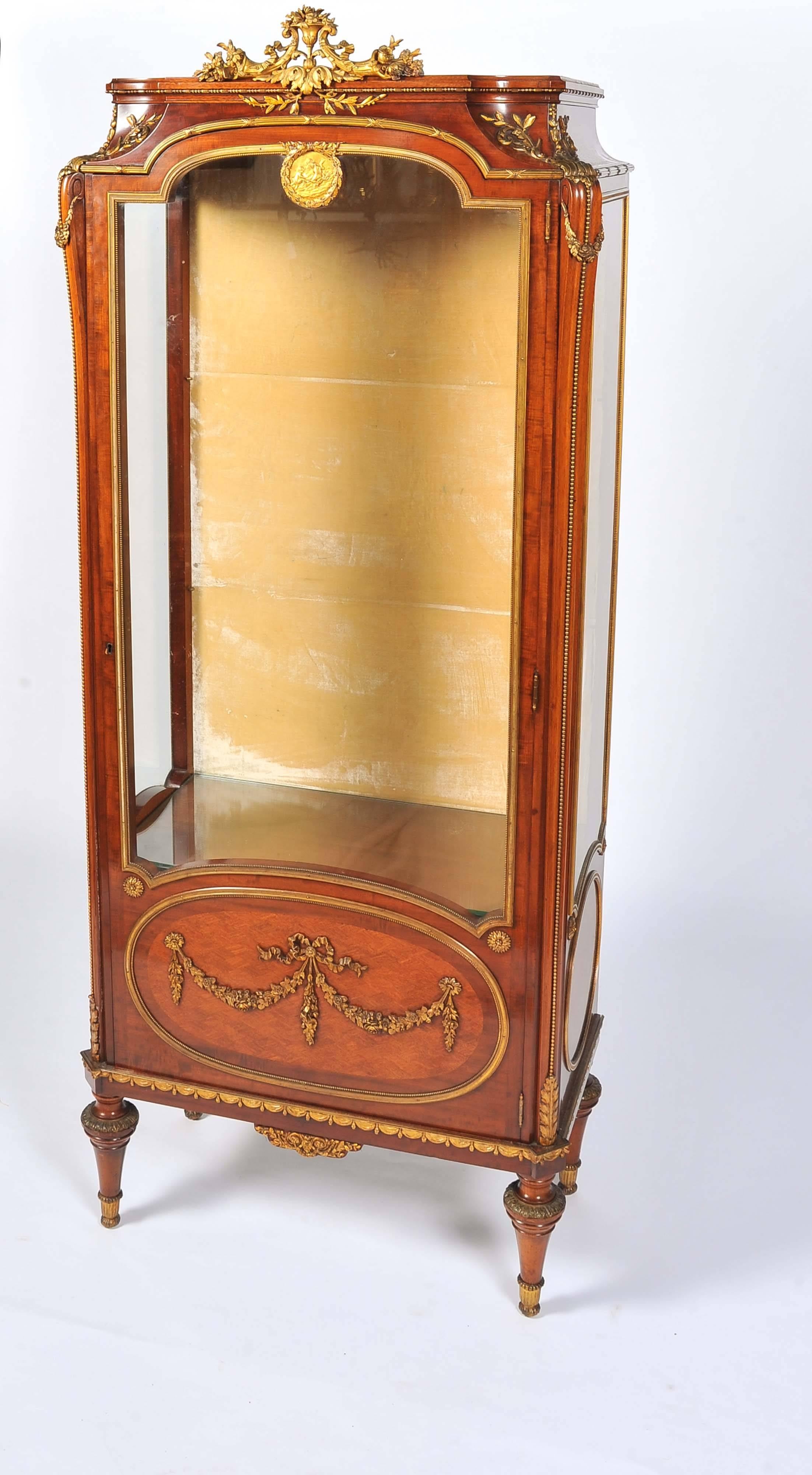 A fine quality French 19th century Kingwood vitrine, having ormolu swags and drapes. parquetry inlaid panel to the door and adjustable glass shelves.