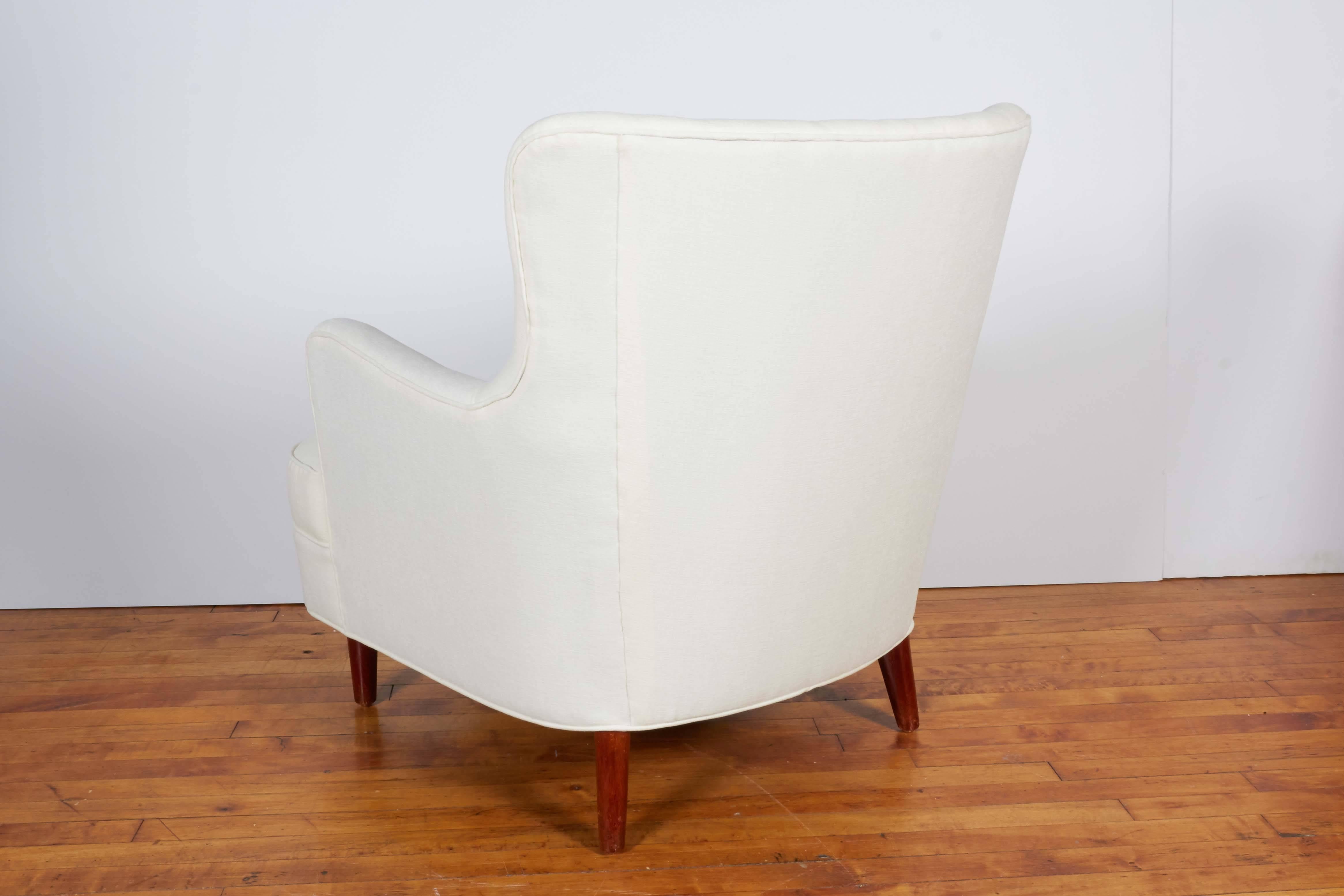 Pair of Mid-Century Italian Wingback Armchairs in White Chenille 1