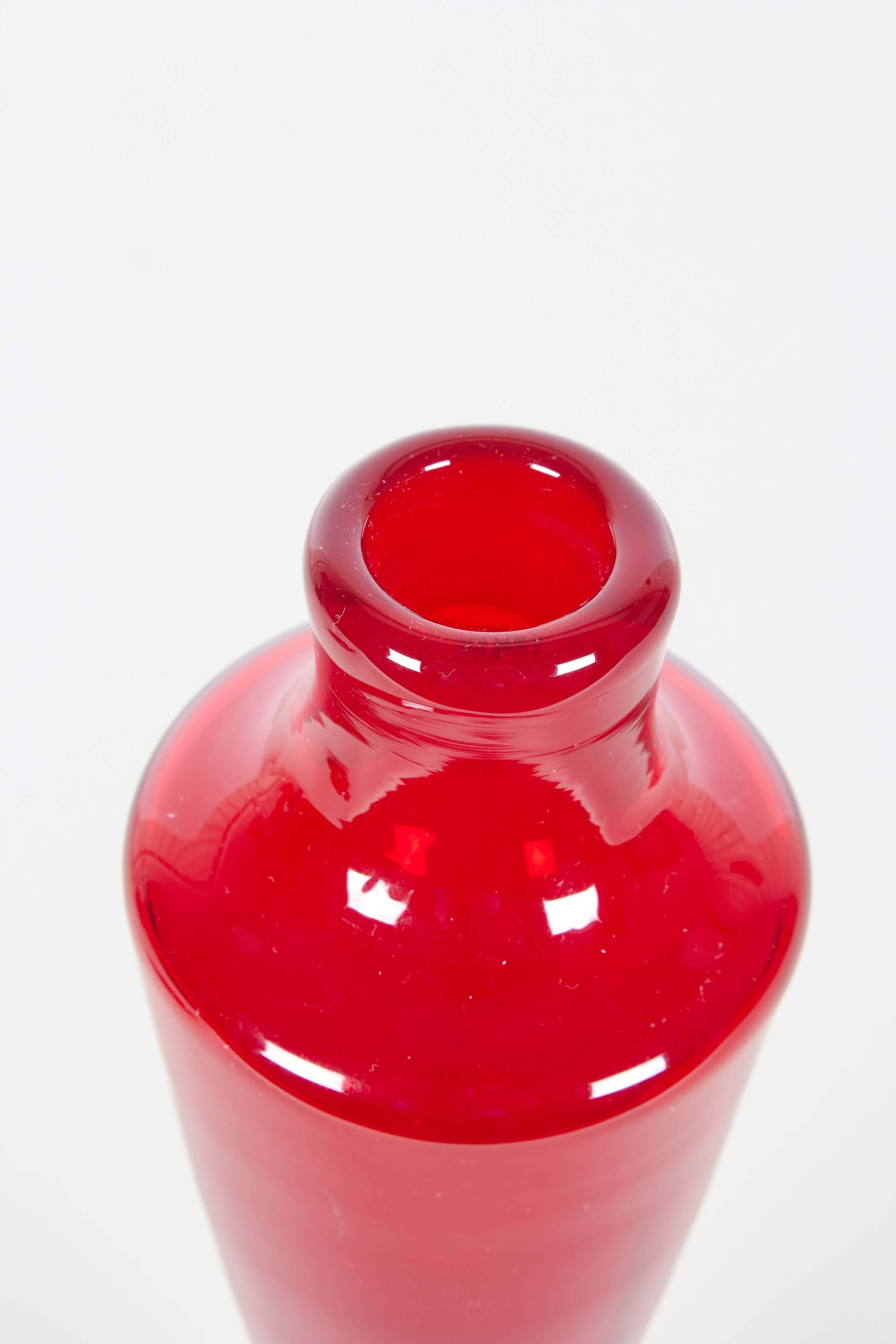 Blenko 'Regal' Red Blown Glass Decanter In Excellent Condition In New York, NY