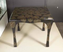 Mid-Century Modern Asiatisch inspirierter schwarzer Lack-Kartentisch mit Blattmotiv