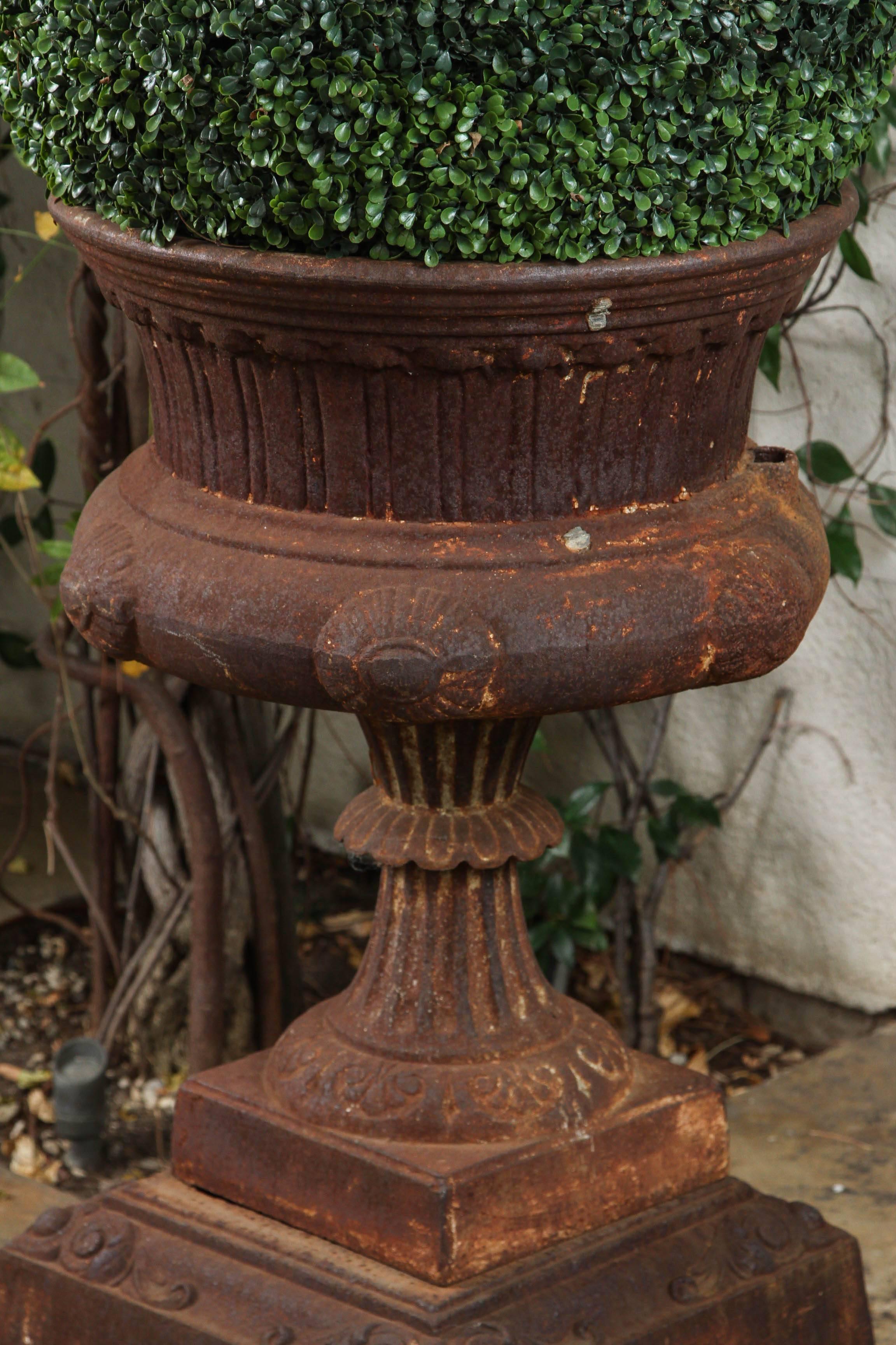 American Large Late 19th Century Cast Iron Garden Urn