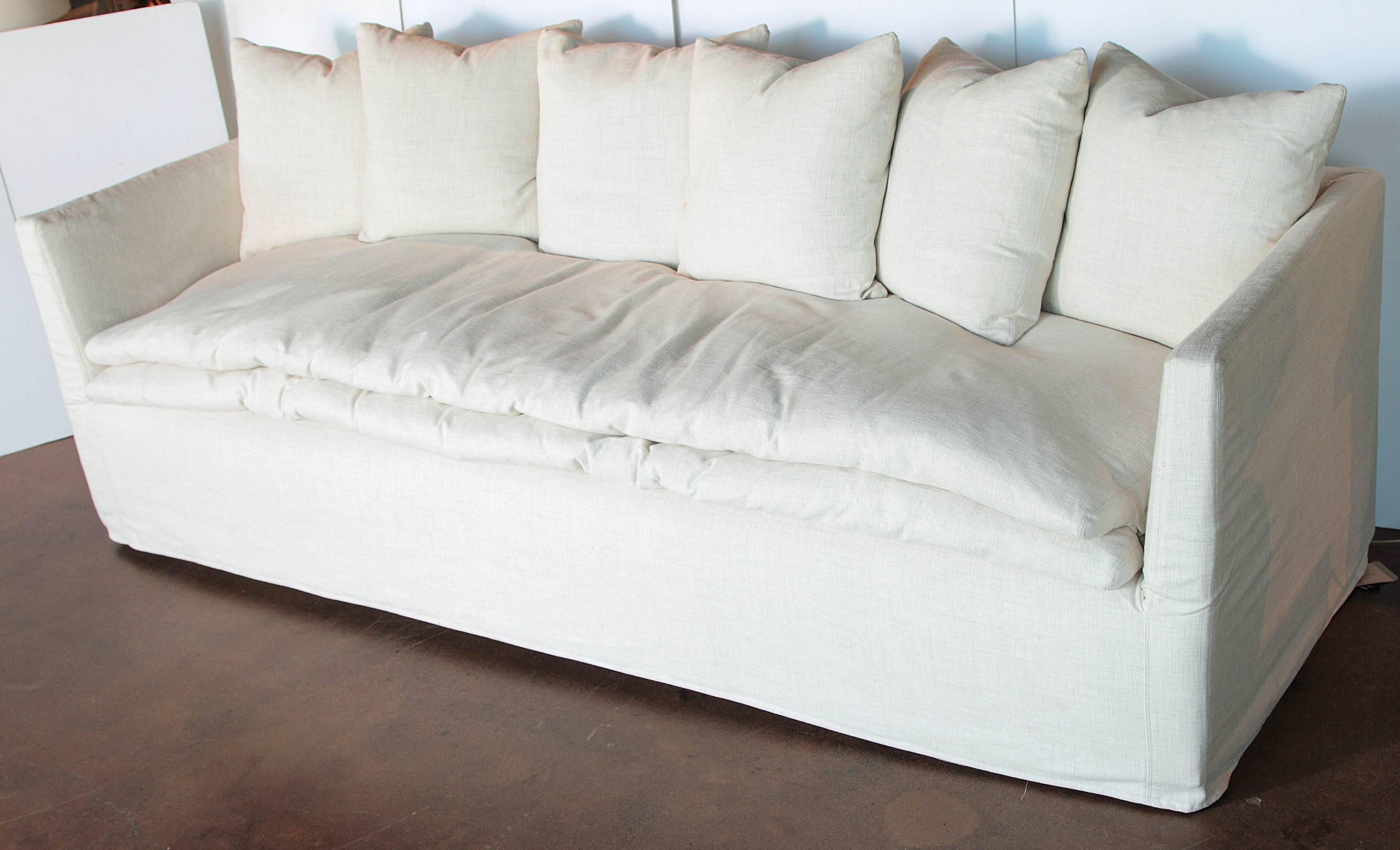 Egg Shell White Coverall Sofa In Good Condition In Dallas, TX