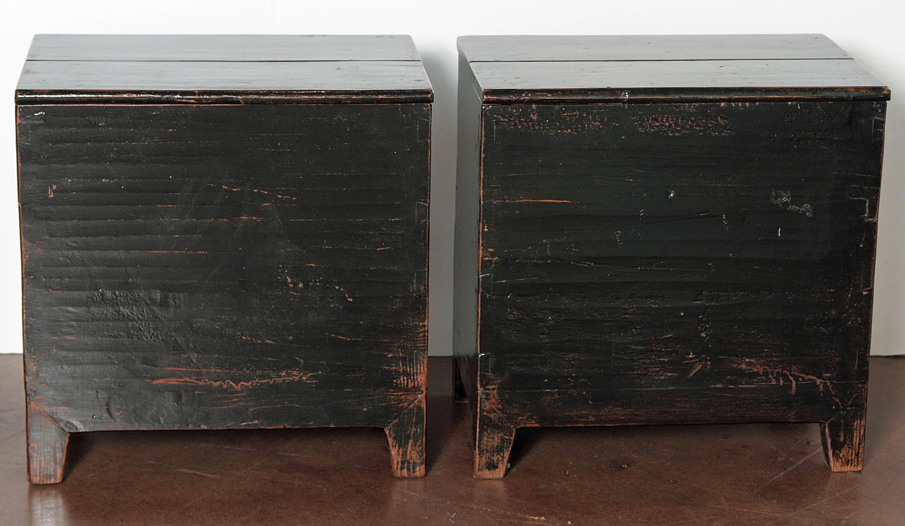 Oriental antique lift top end tables.
Antique, wax to show shine to the natural patina on elm.
Lift top can come apart for each slide and open and close.

Can be used as end table, storage bins or as trunk side tables.
Great condition. Each