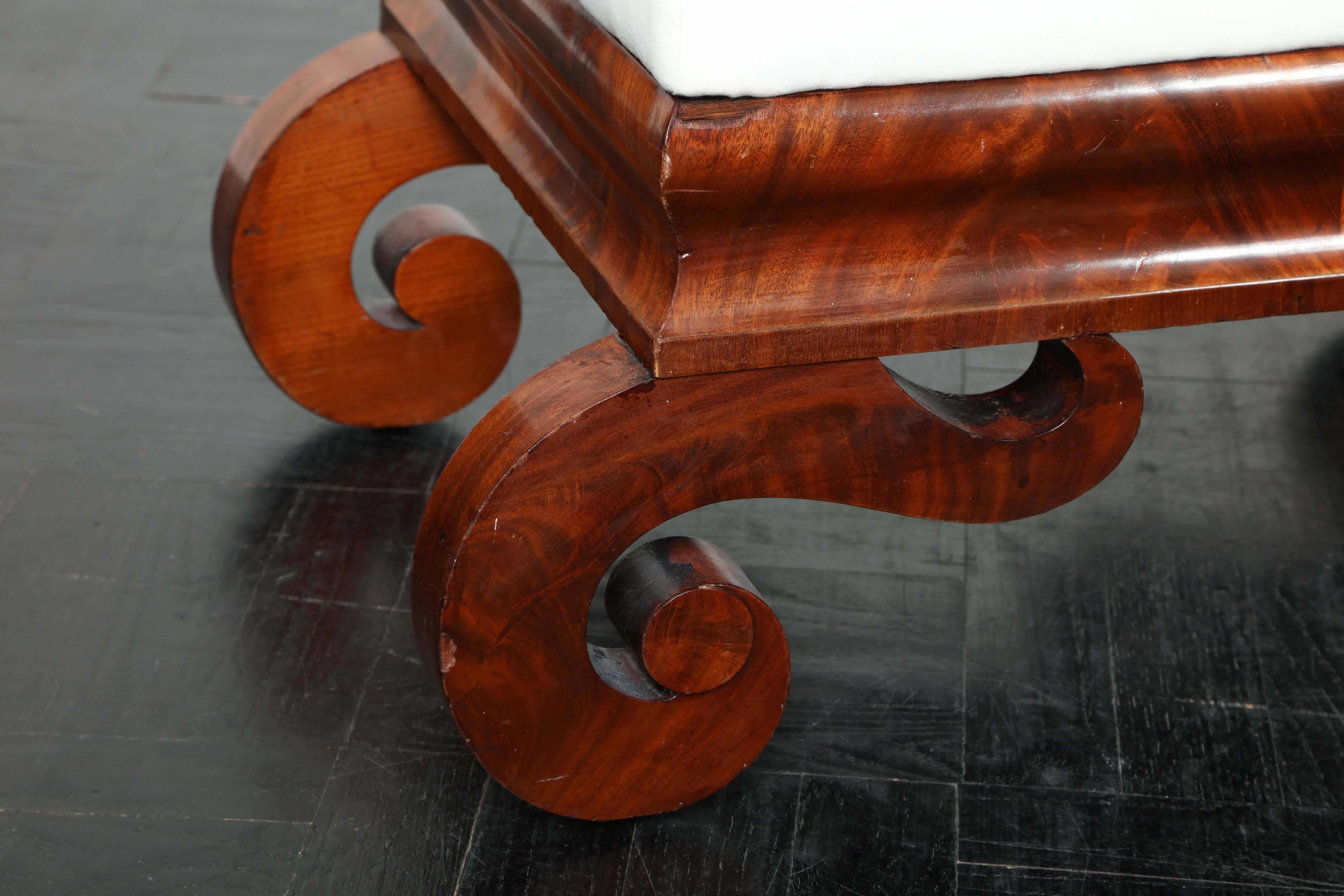 Late 19th Century Mahogany Bench, Inscrolled Legs In Good Condition For Sale In New York, NY
