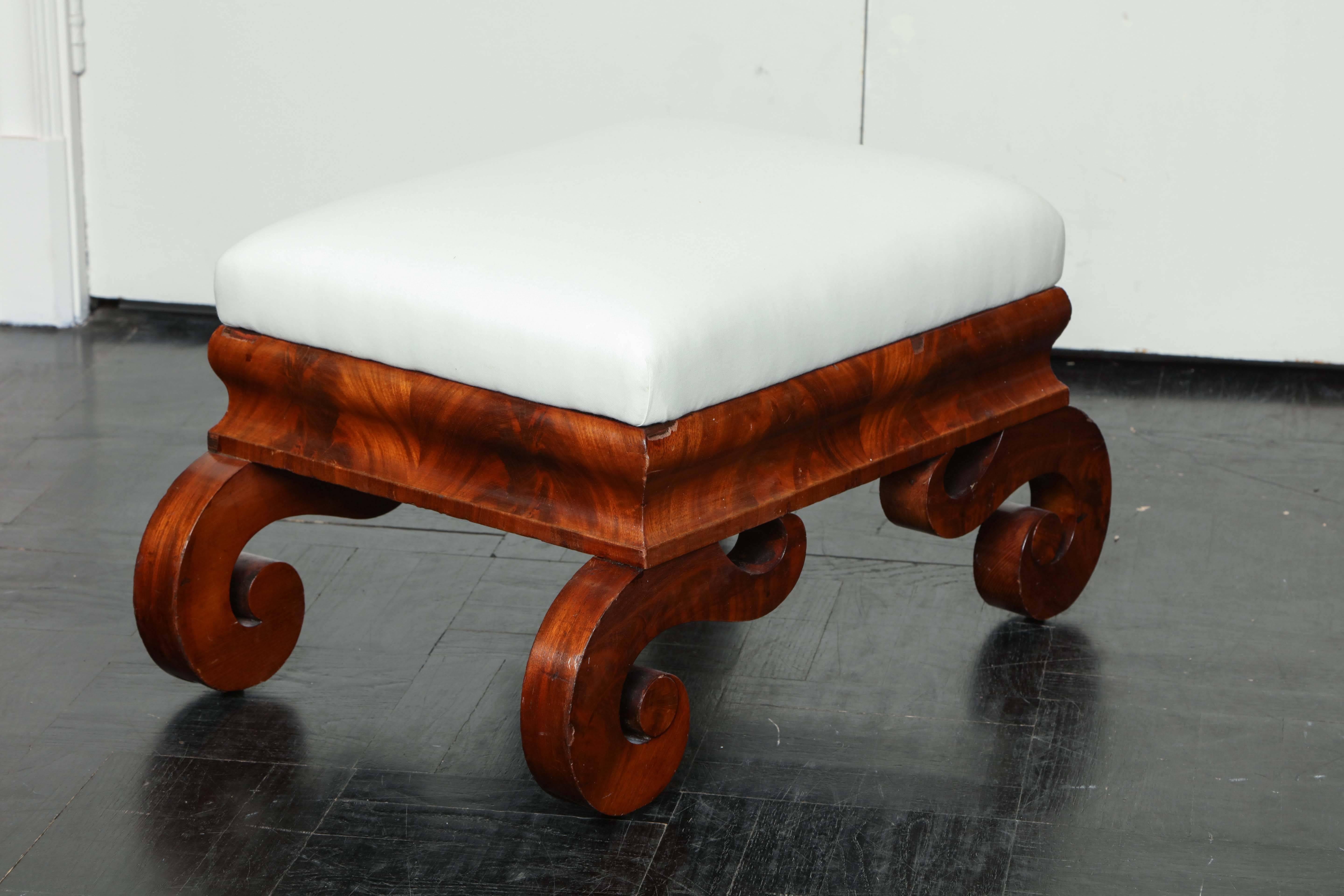 Late 19th Century Mahogany Bench, Inscrolled Legs For Sale 1