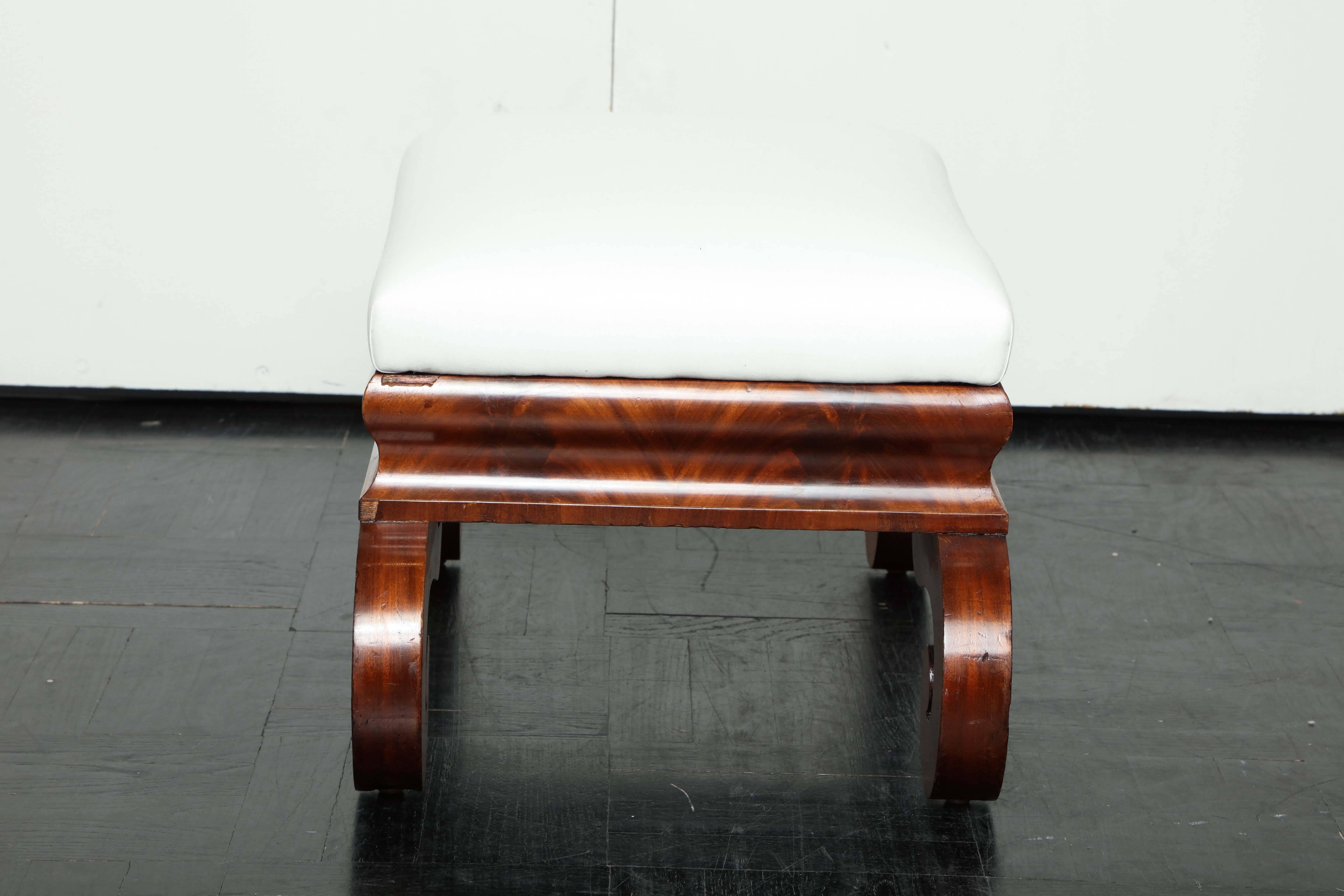 Late 19th Century Mahogany Bench, Inscrolled Legs For Sale 2