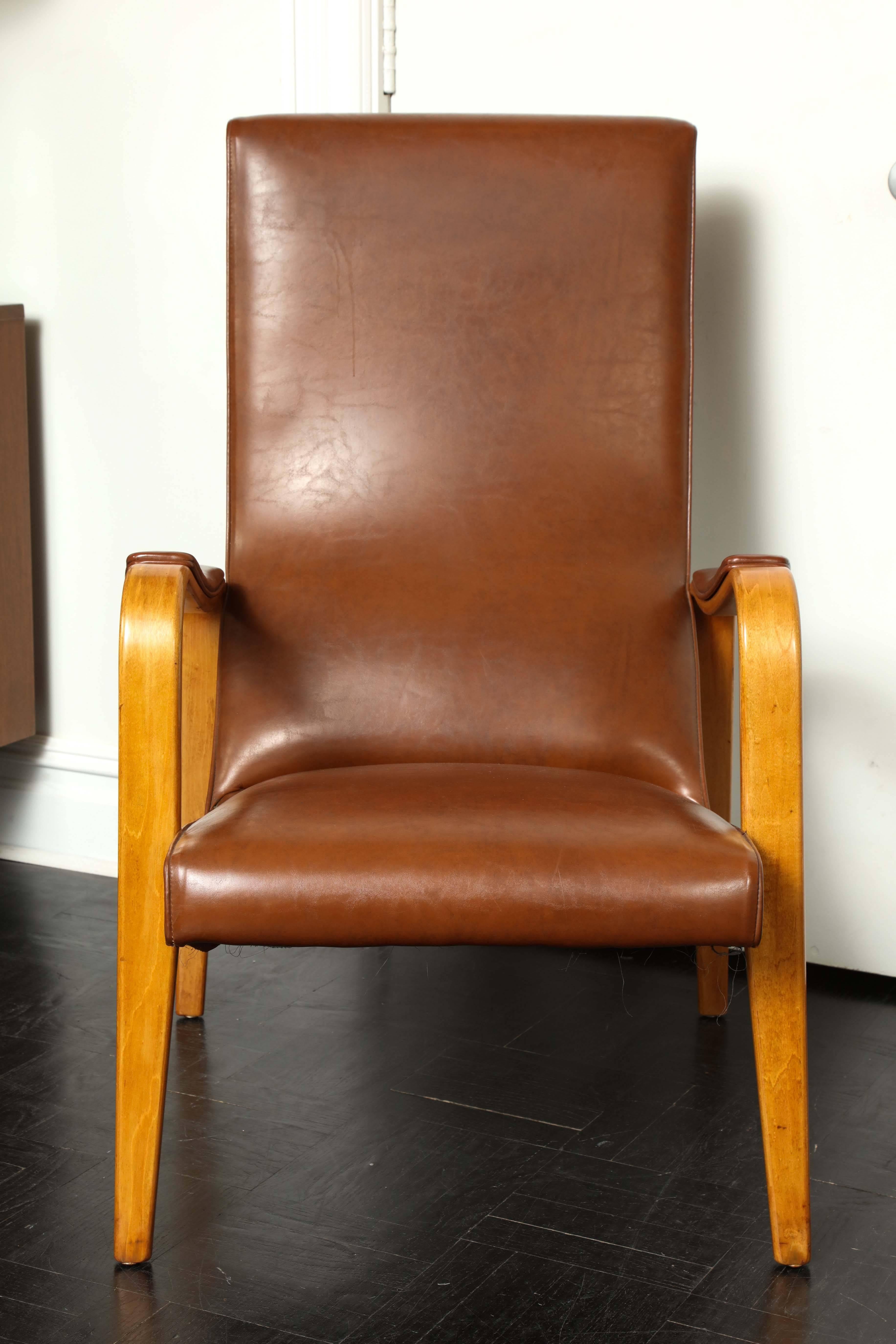 Mid-20th Century Walnut and Leather Open Armchair For Sale 1