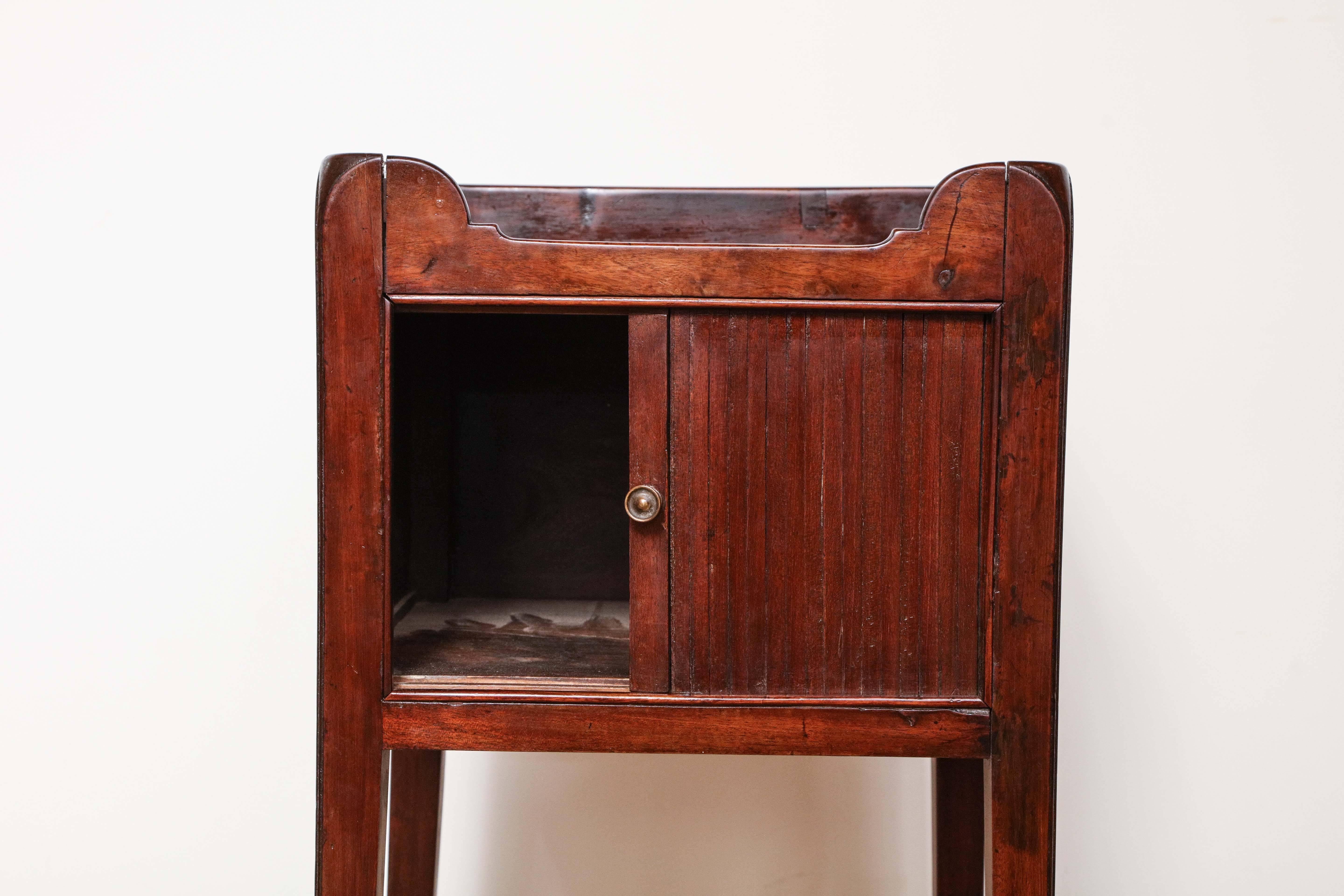 Early 19th Century English, Tambour Door Mahogany Table In Good Condition For Sale In New York, NY