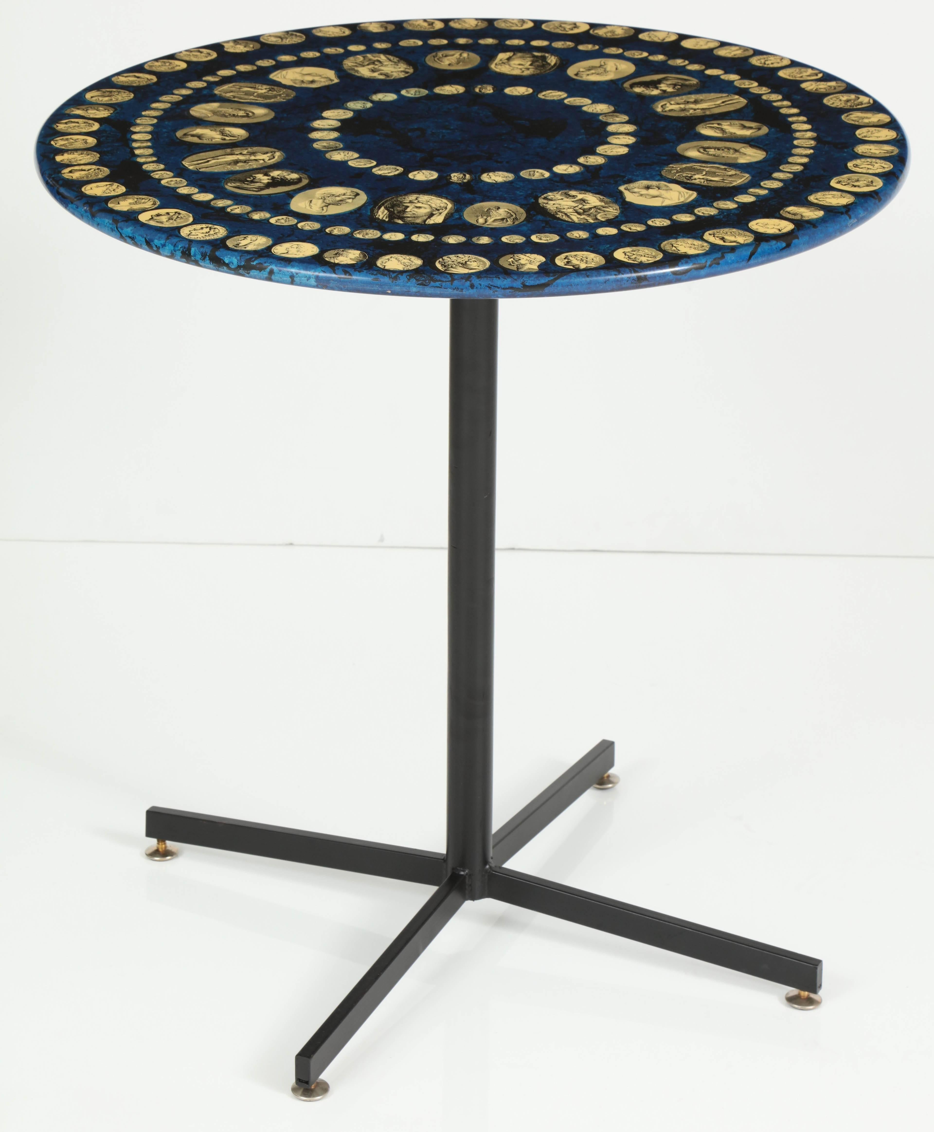 Although relatively small in size, this table makes a grand statement. Produced as part of the Cammei series in the 1950s, this same model was presented and published in the exposition La Folie Pratique at the Museum of Decorative Arts in Paris.