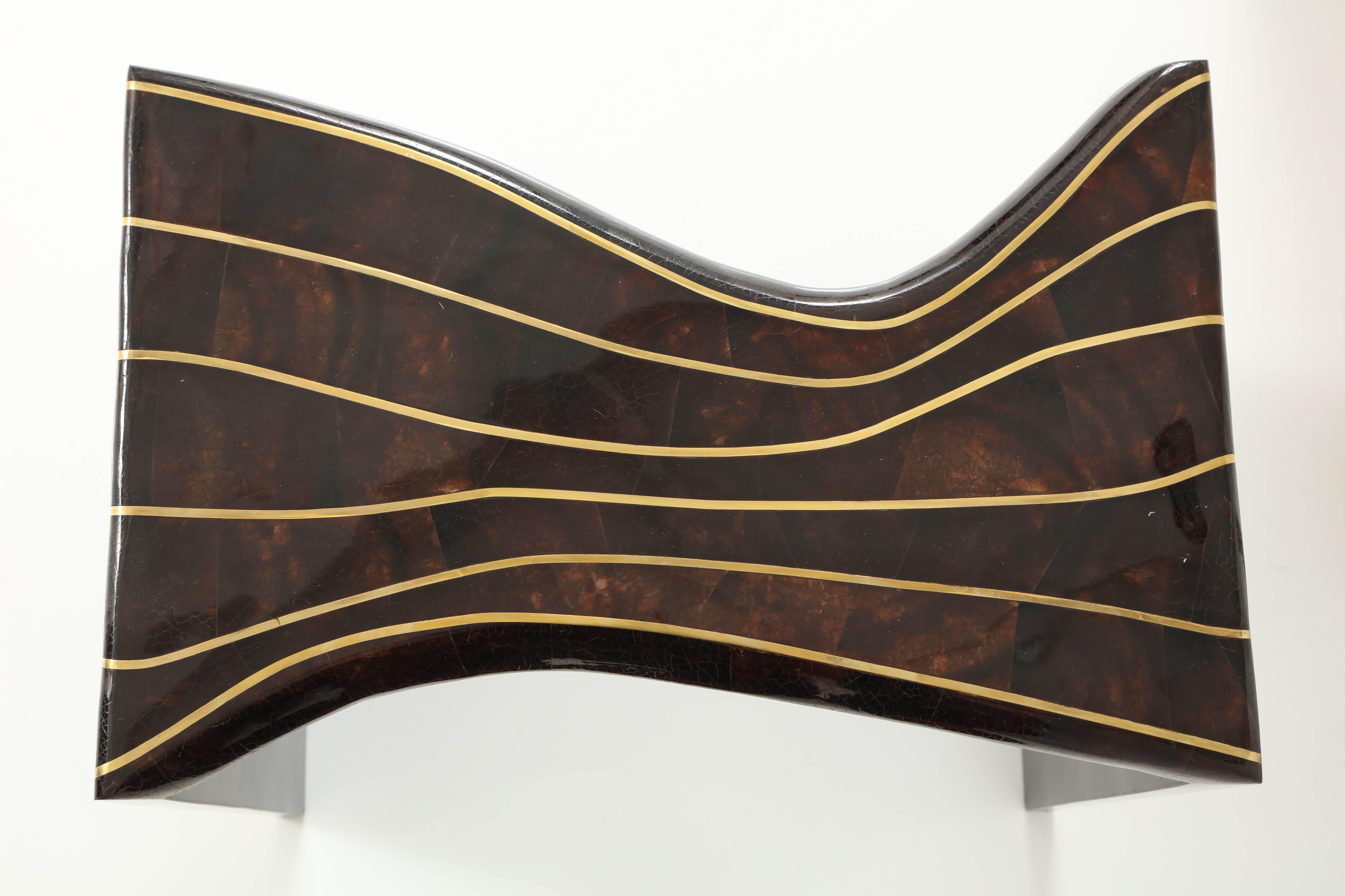 Nisttische aus Chagrin und Muscheln mit Messingdetails, Contemporary, Vorrätig im Zustand „Neu“ im Angebot in New York, NY
