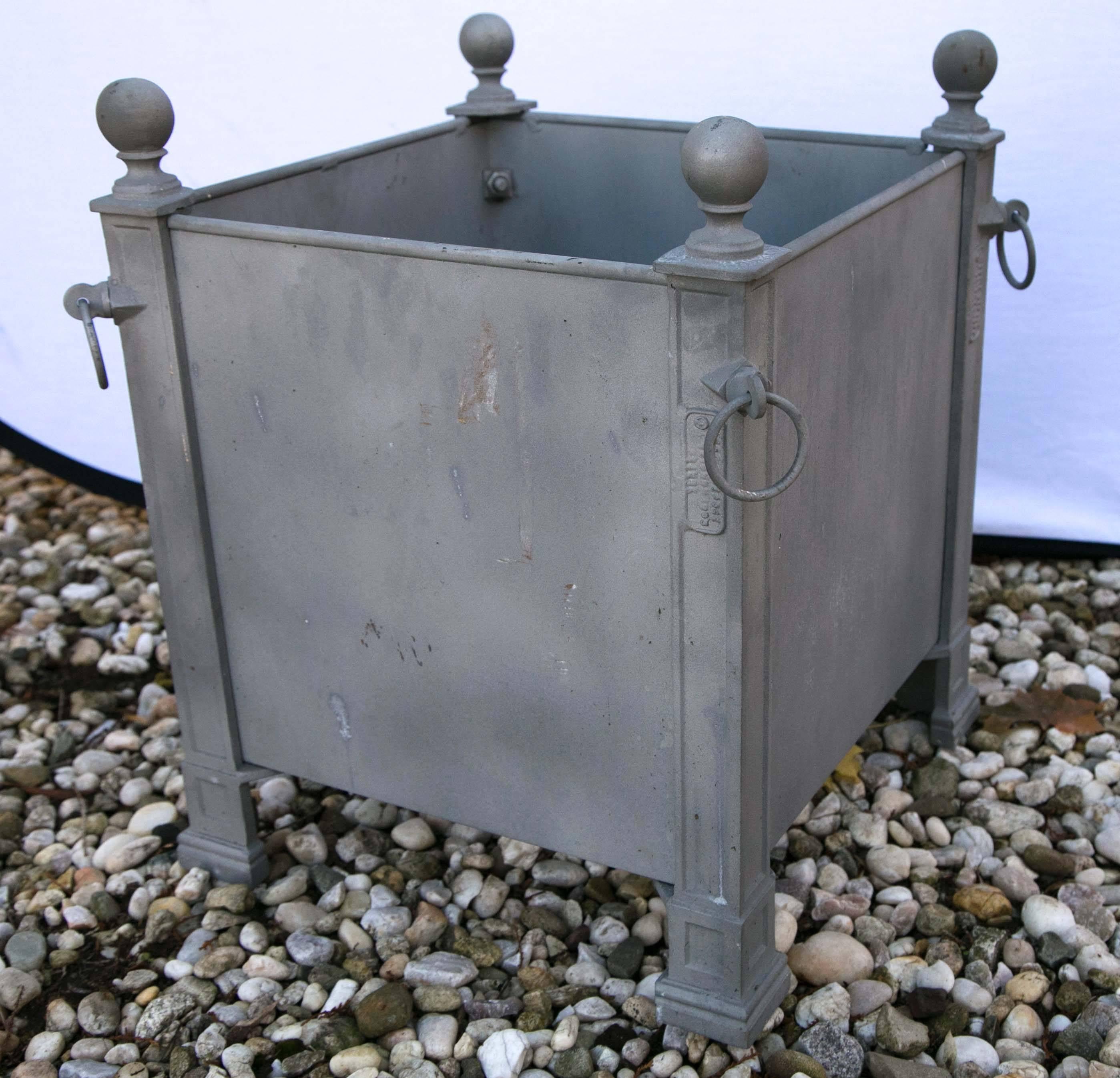 Versaille Gray Planter Boxes In Excellent Condition For Sale In Mt. Kisco, NY