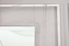 Individuell gestalteter Spiegel aus Lucite und verspiegeltem Edelstahl