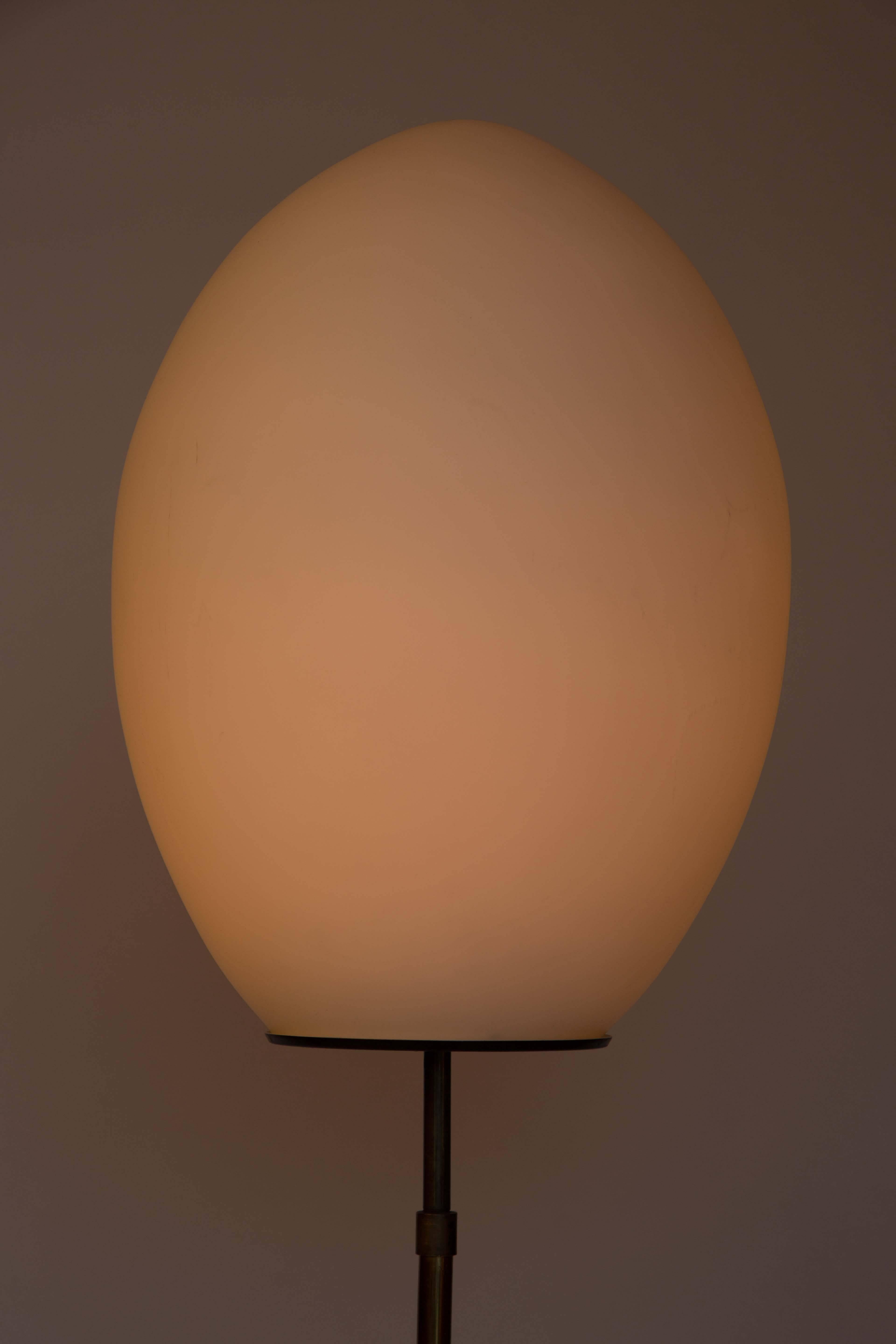 1950s Uovo floor lamp attributed to Fontana Arte. Executed in handblown opaline matte glass, patinated brass and marble. This quintessentially mid-century Italian vintage design is Minimalist yet ultra refined, consistent with the designs of Max