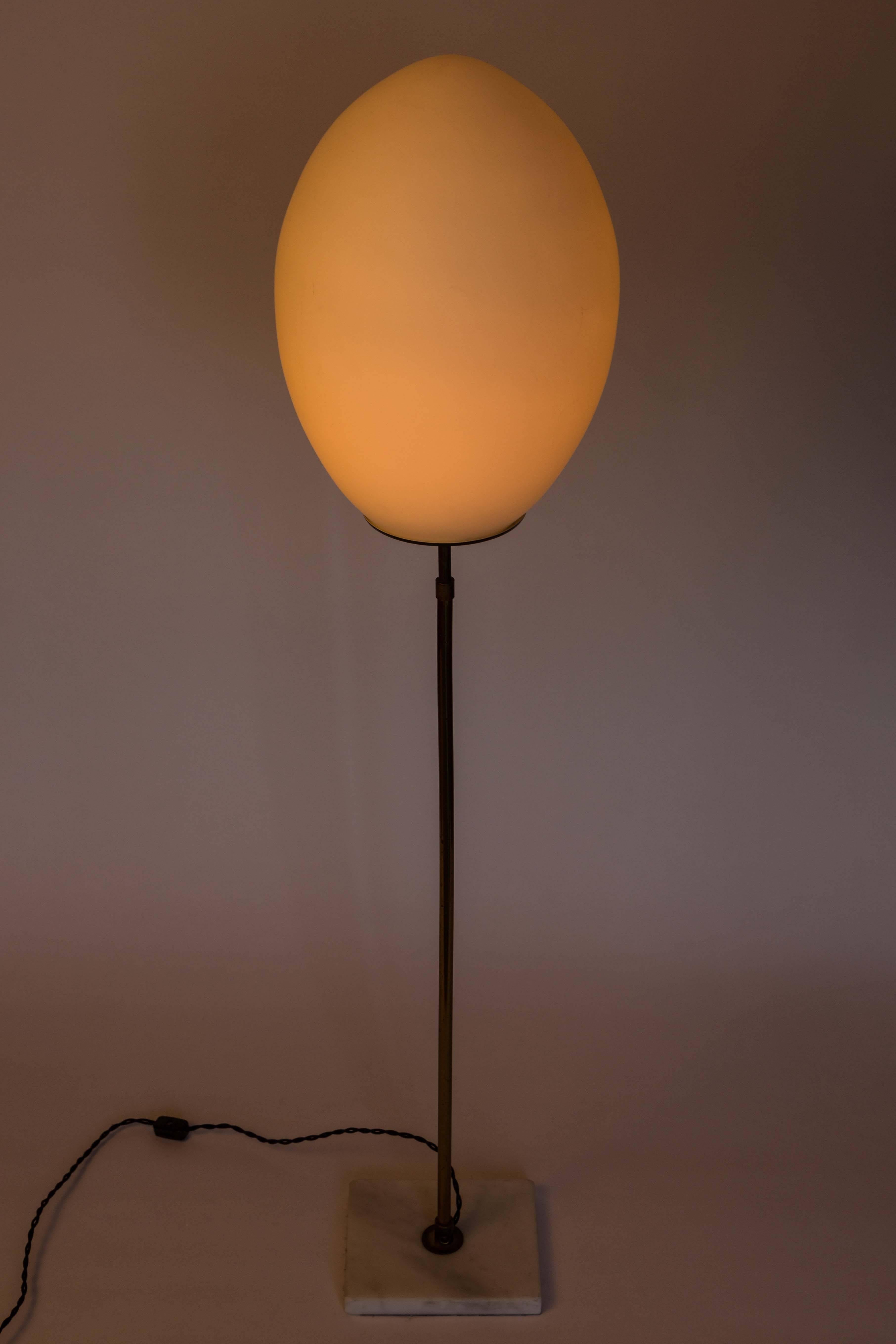 Mid-Century Modern 1950s Uovo Floor Lamp Attributed to Fontana Arte
