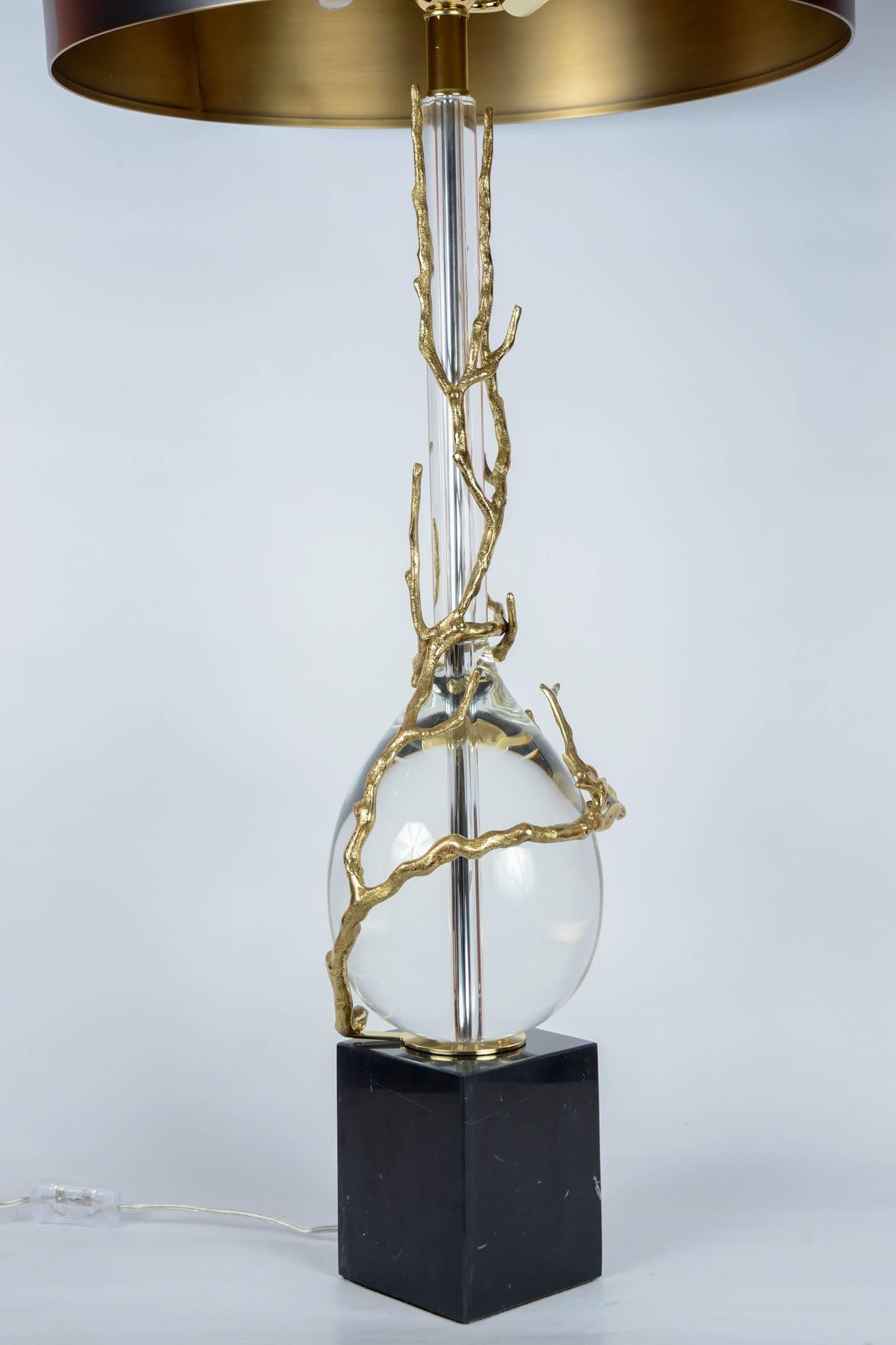 Fin du 20e siècle Paire de lampes en bronze et cristal dans le style de la Maison Charles en vente