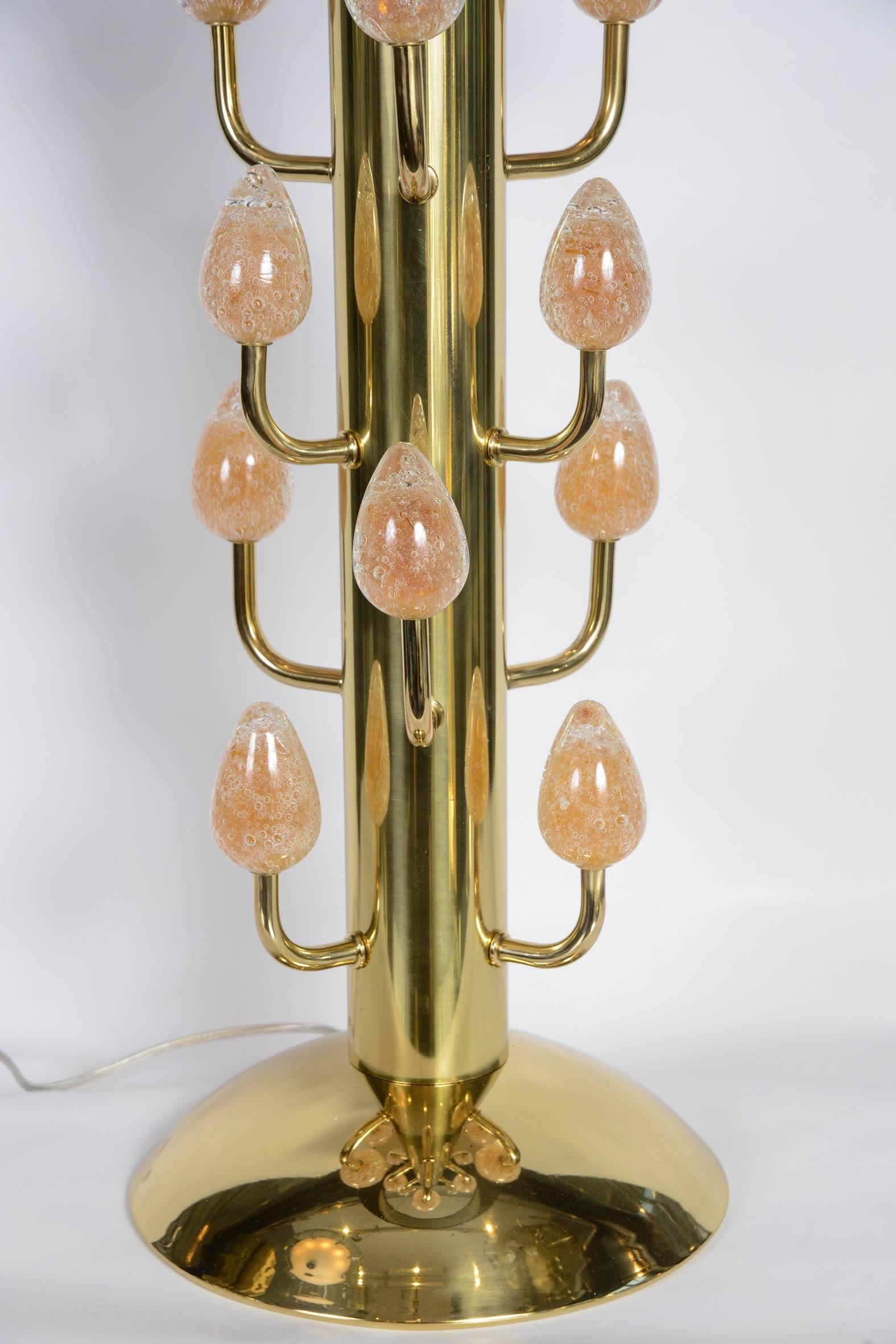 Pair of lamps with Murano glass eggs.
No shade provided.
Dimensions given without shade.