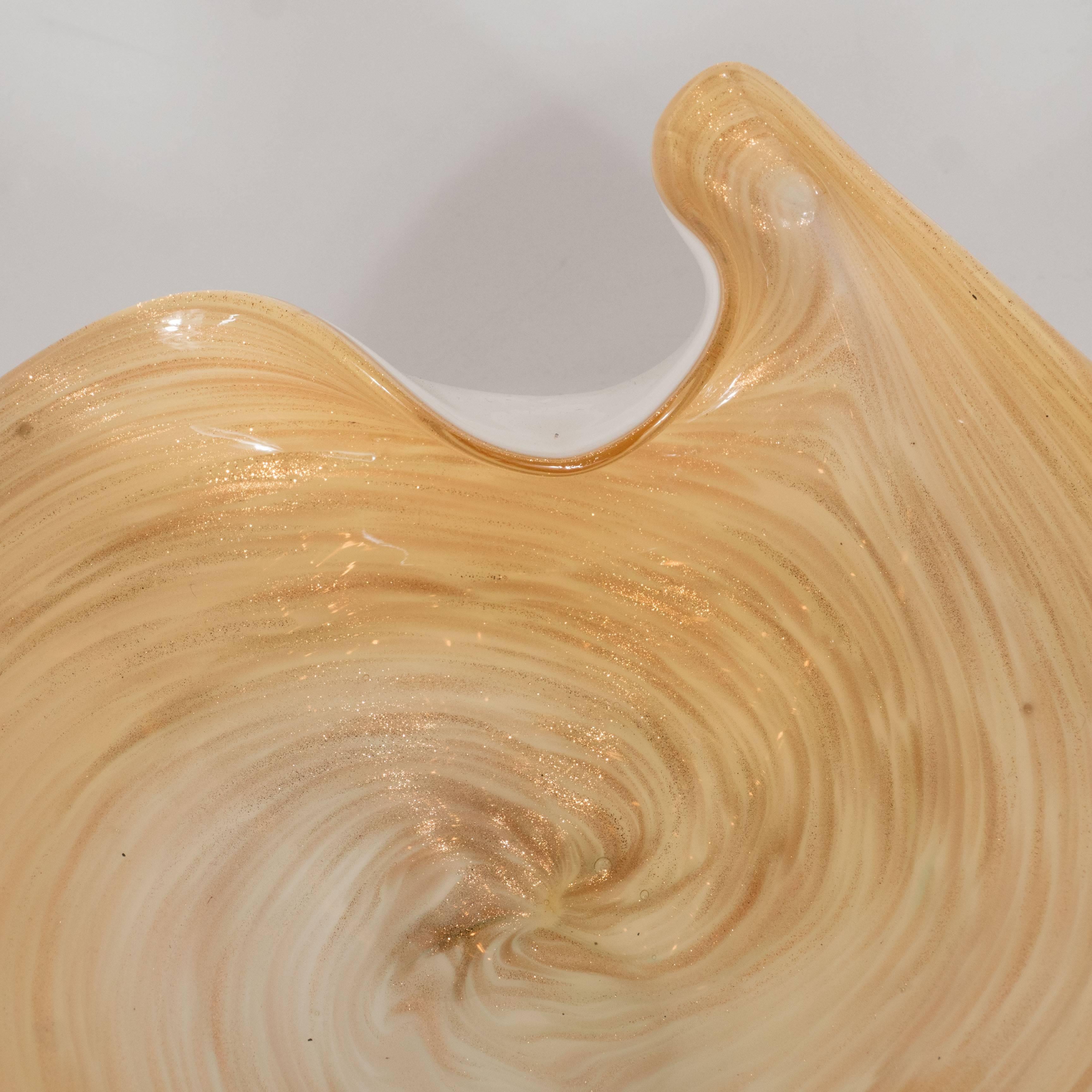 Mid-Century Modernist Murano Swirl Palette Bowl in 24-Karat Gold Dust and Cream In Excellent Condition In New York, NY