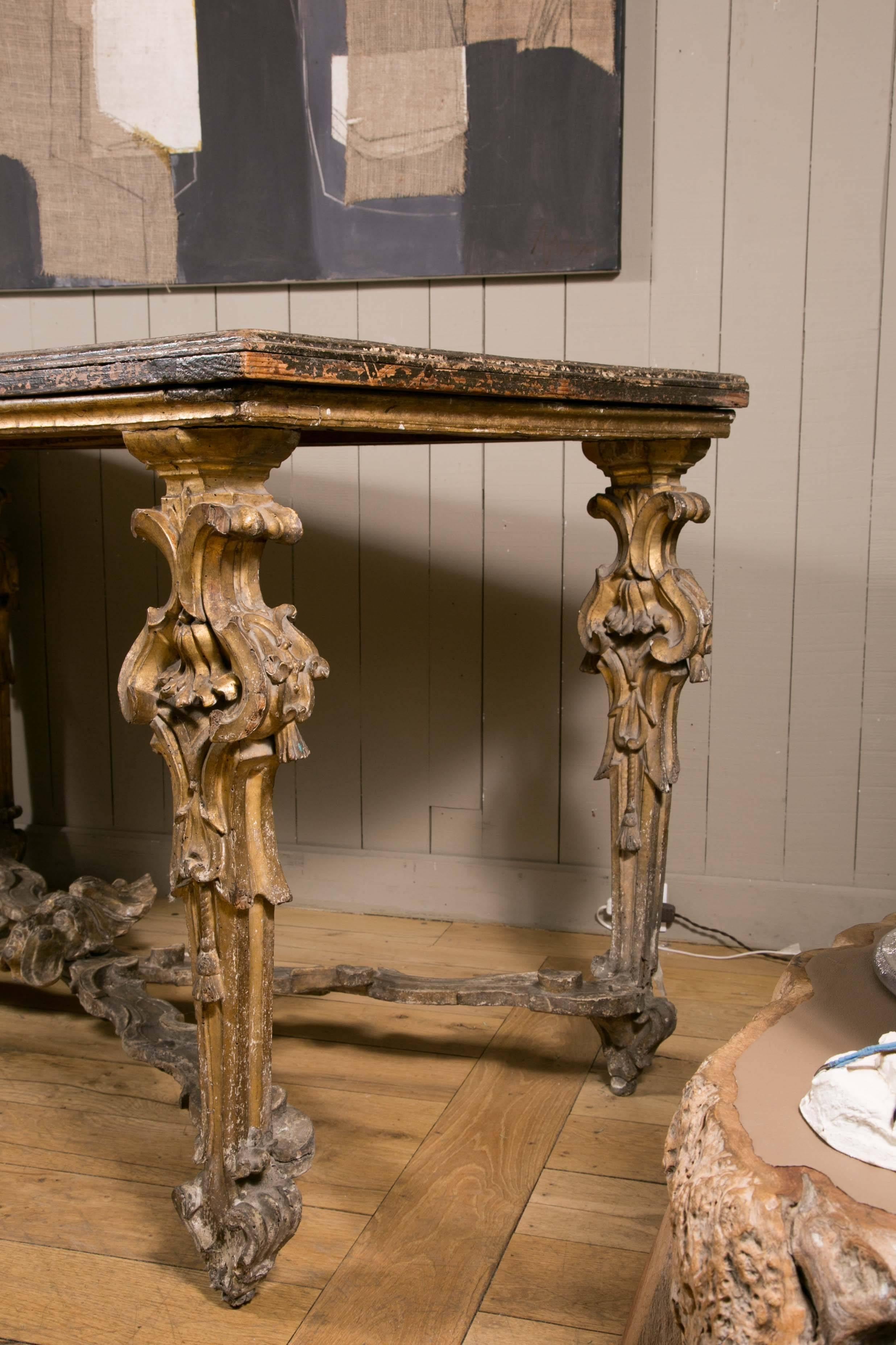 Pair of Large Italian Barocco Consoles in Gilded Carved Wood, 18th Century In Good Condition In Paris, FR