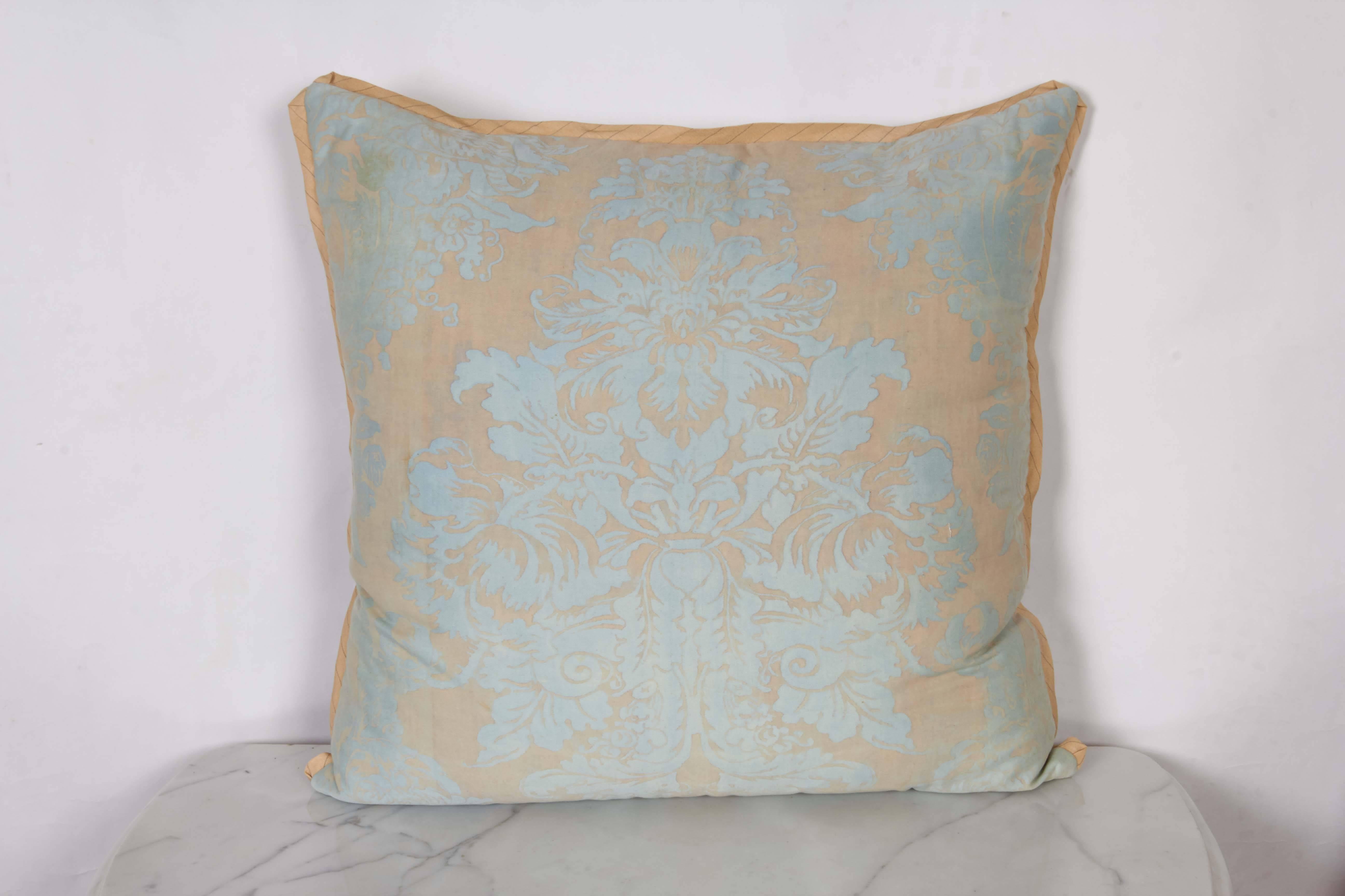 American A Set of Fortuny Fabric Cushions in the Dandolo Pattern 