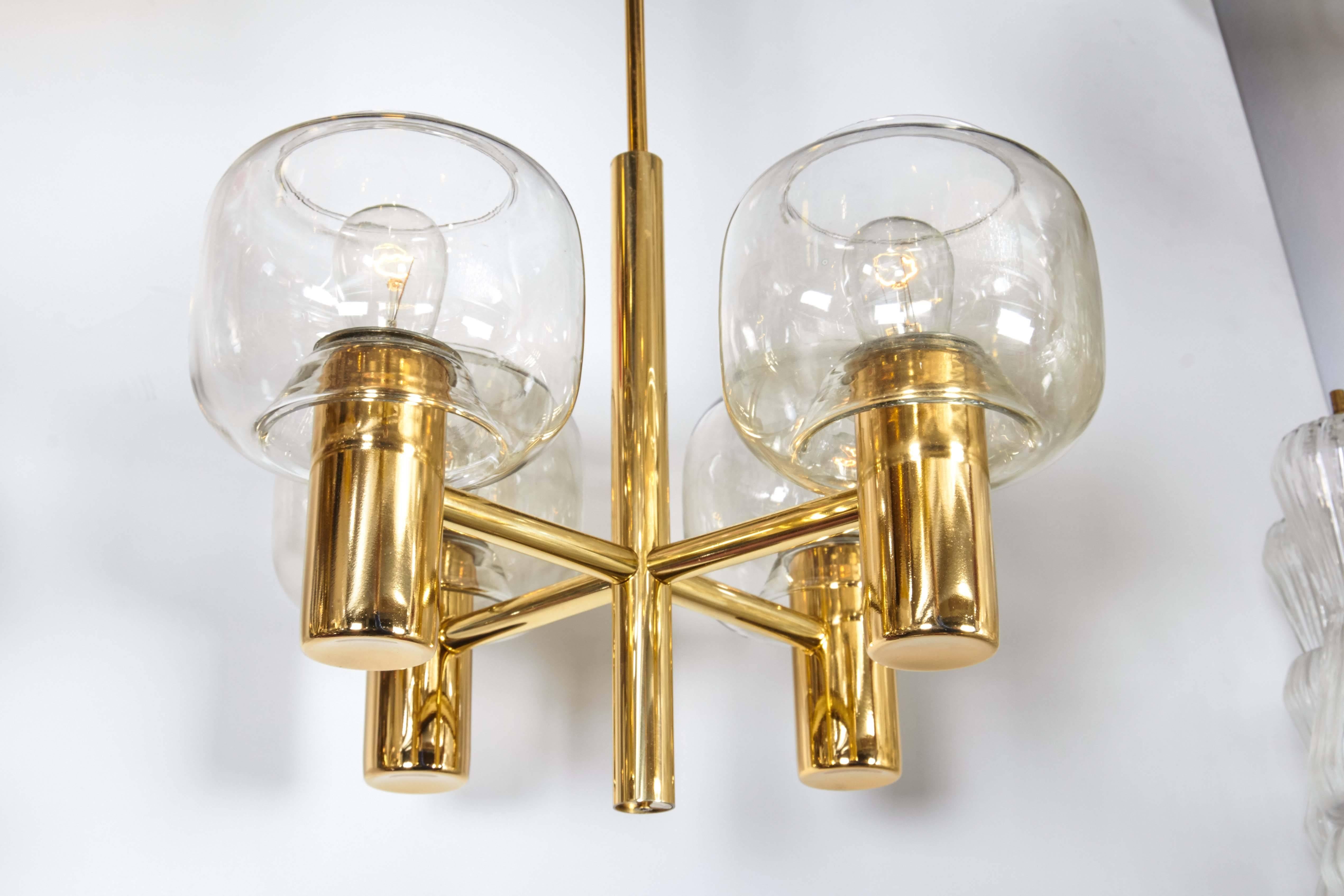Hans-Agne Jakobsson brass with pale smoke amber blown glass shade four-arm chandelier.
Brass polished and lacquered, rewired.
Dimensions: 17