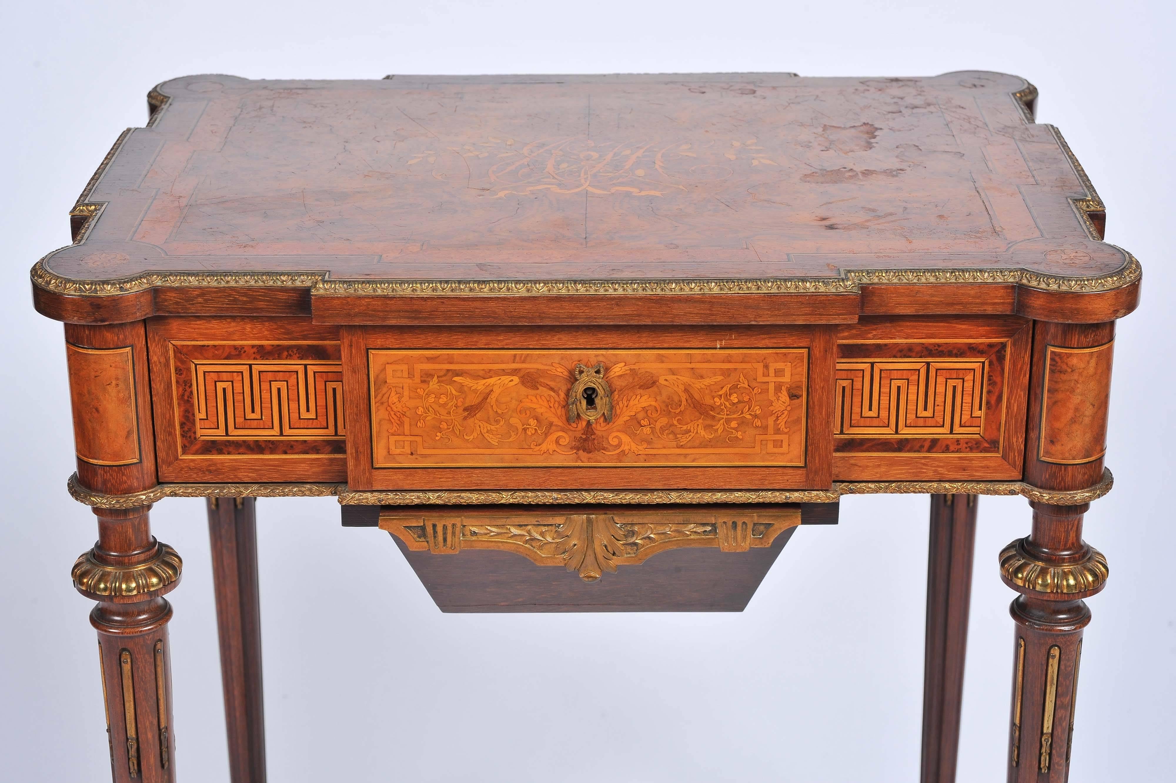 A very good quality 19th century French walnut work table. Having inlaid marquetry and parquetry decoration, the top opening to reveal a compartmented interior, also having a sliding work box beneath. Raised on turned tapering legs that are united