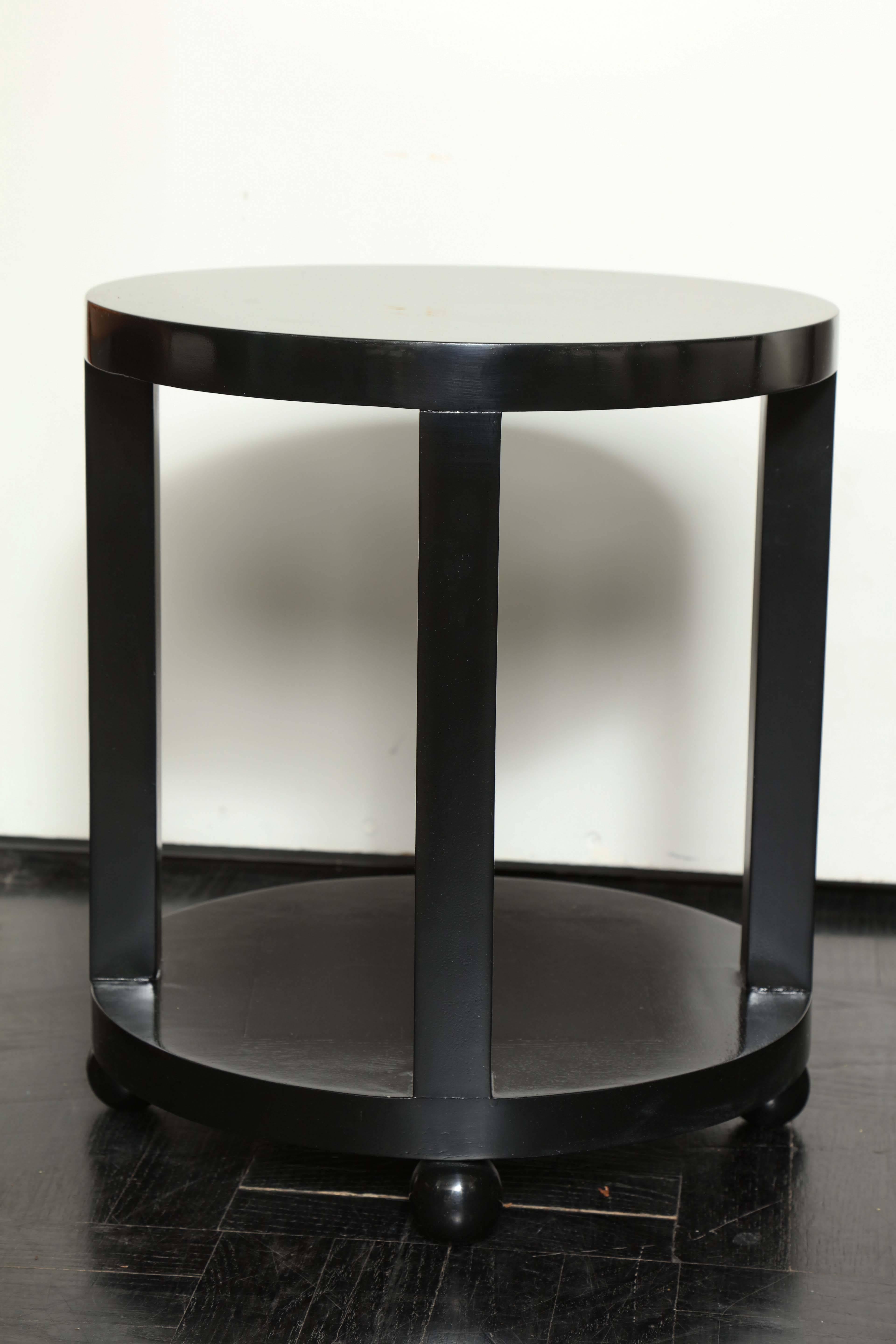 Mid-20th Century Lacquer Table For Sale 1