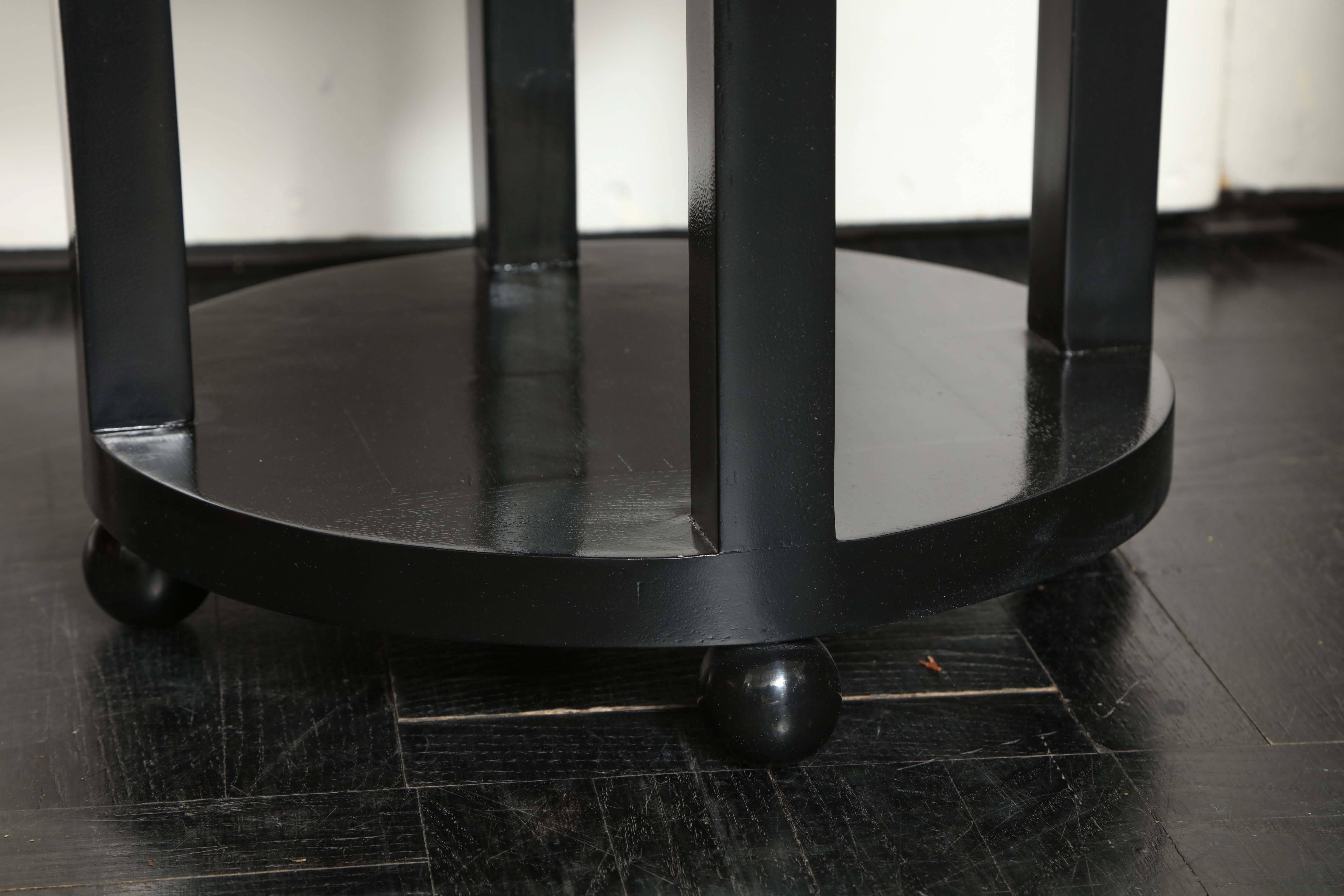 Mid-20th Century Lacquer Table For Sale 2
