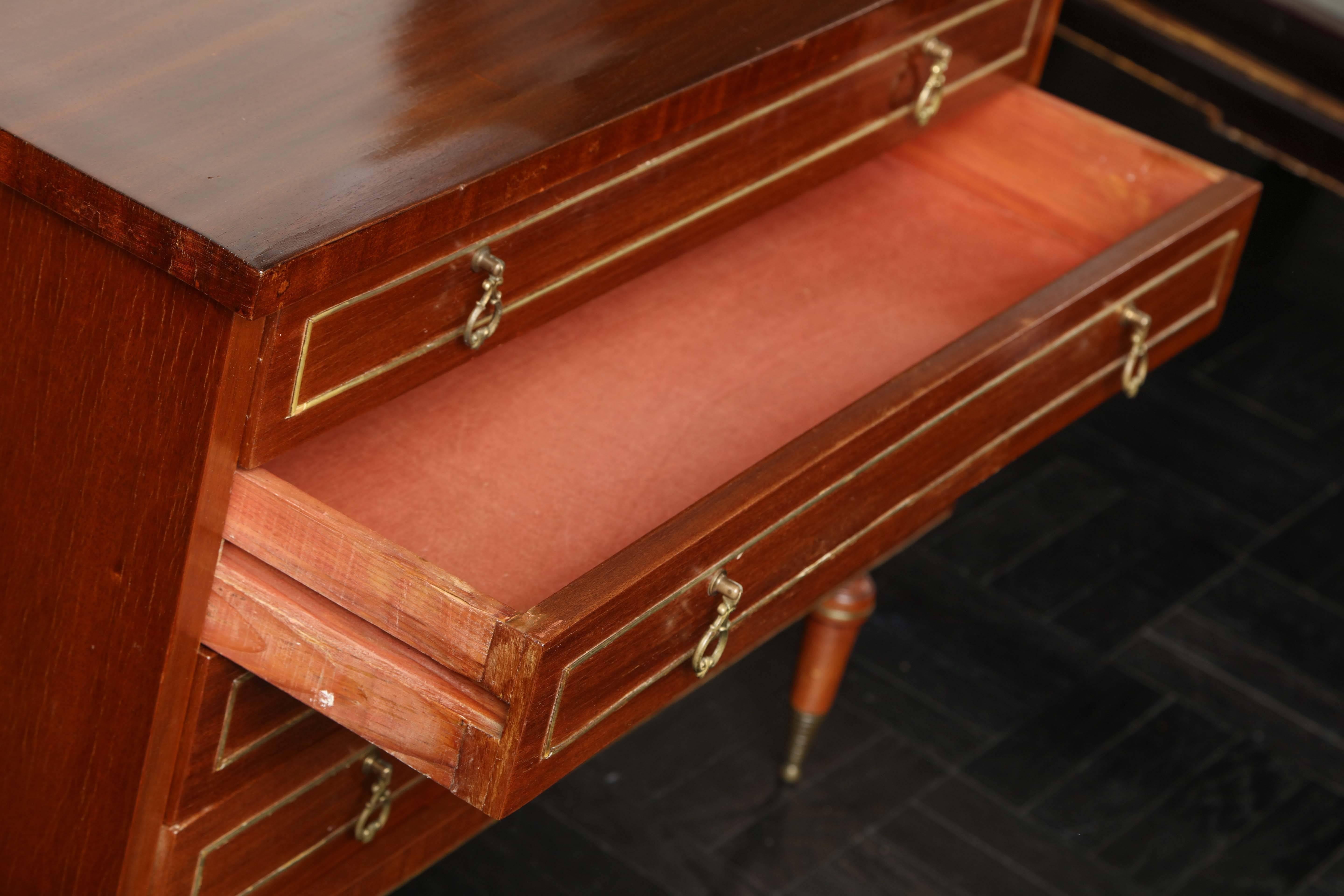 Early 20th Century Mahogany Four-Drawer Commode For Sale 3
