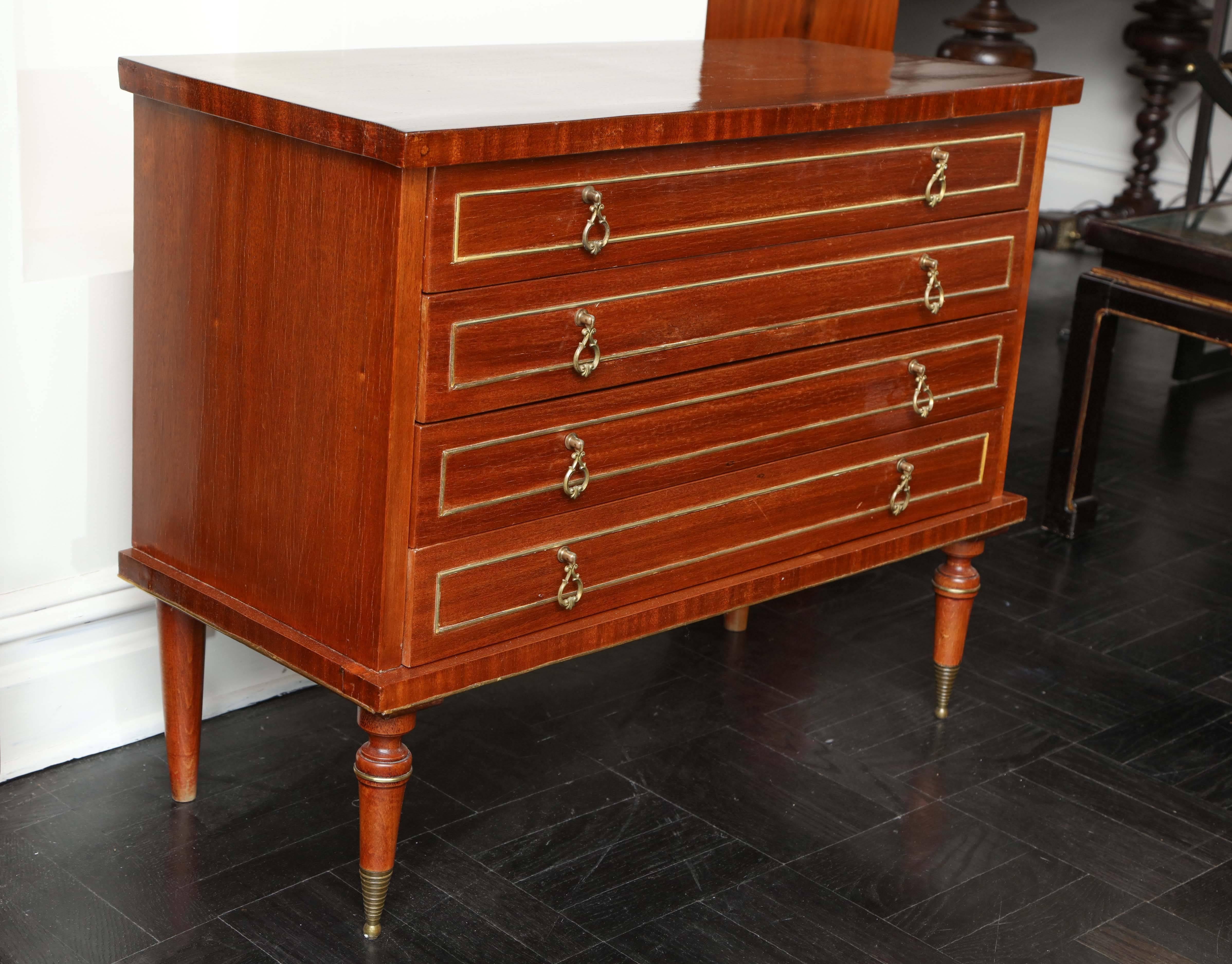 Early 20th Century Mahogany Four-Drawer Commode For Sale 5