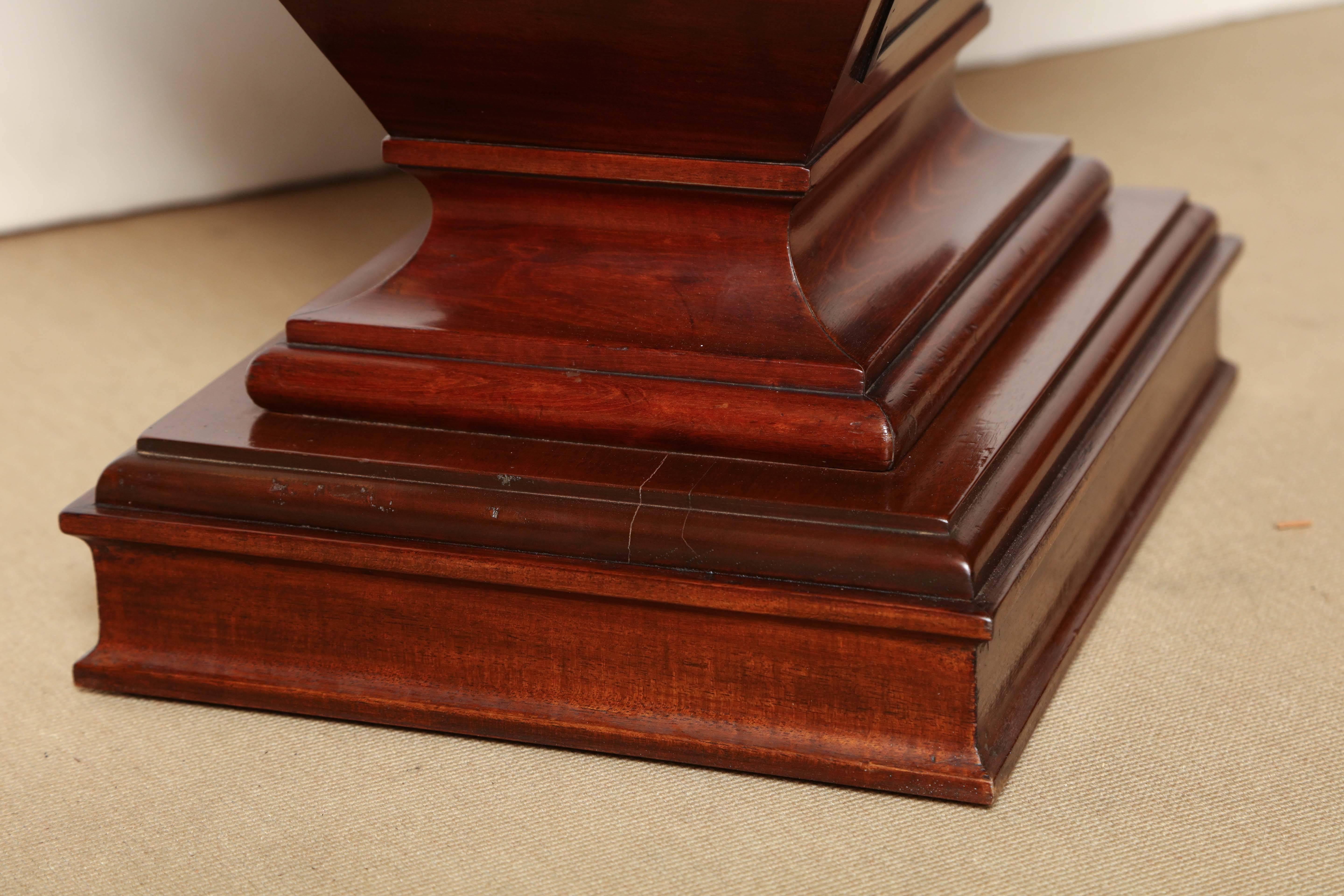 Early 19th Century English Regency, Mahogany and Brass Mounted, Cedar Lined Box For Sale 3