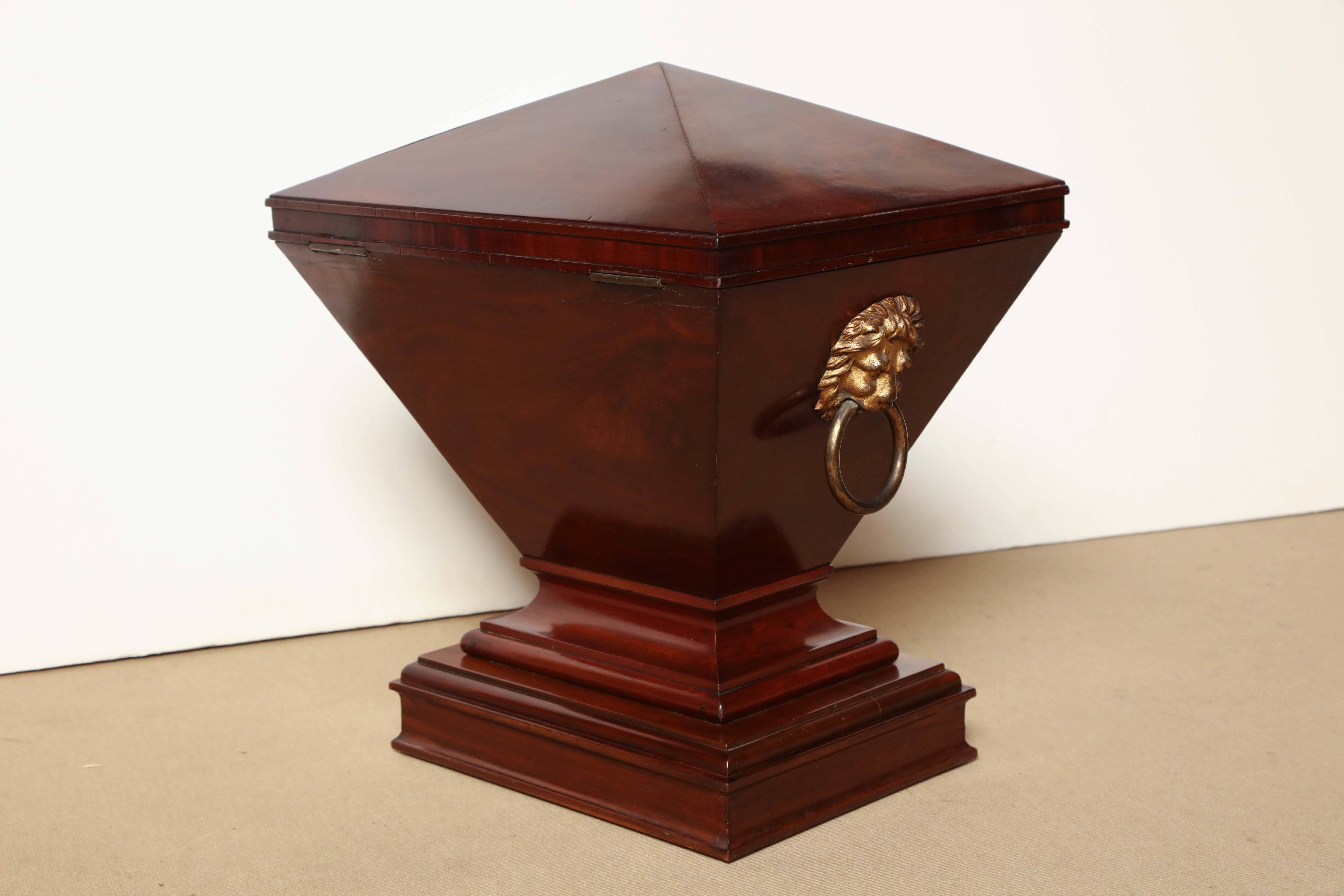 Early 19th Century English Regency, Mahogany and Brass Mounted, Cedar Lined Box For Sale 4