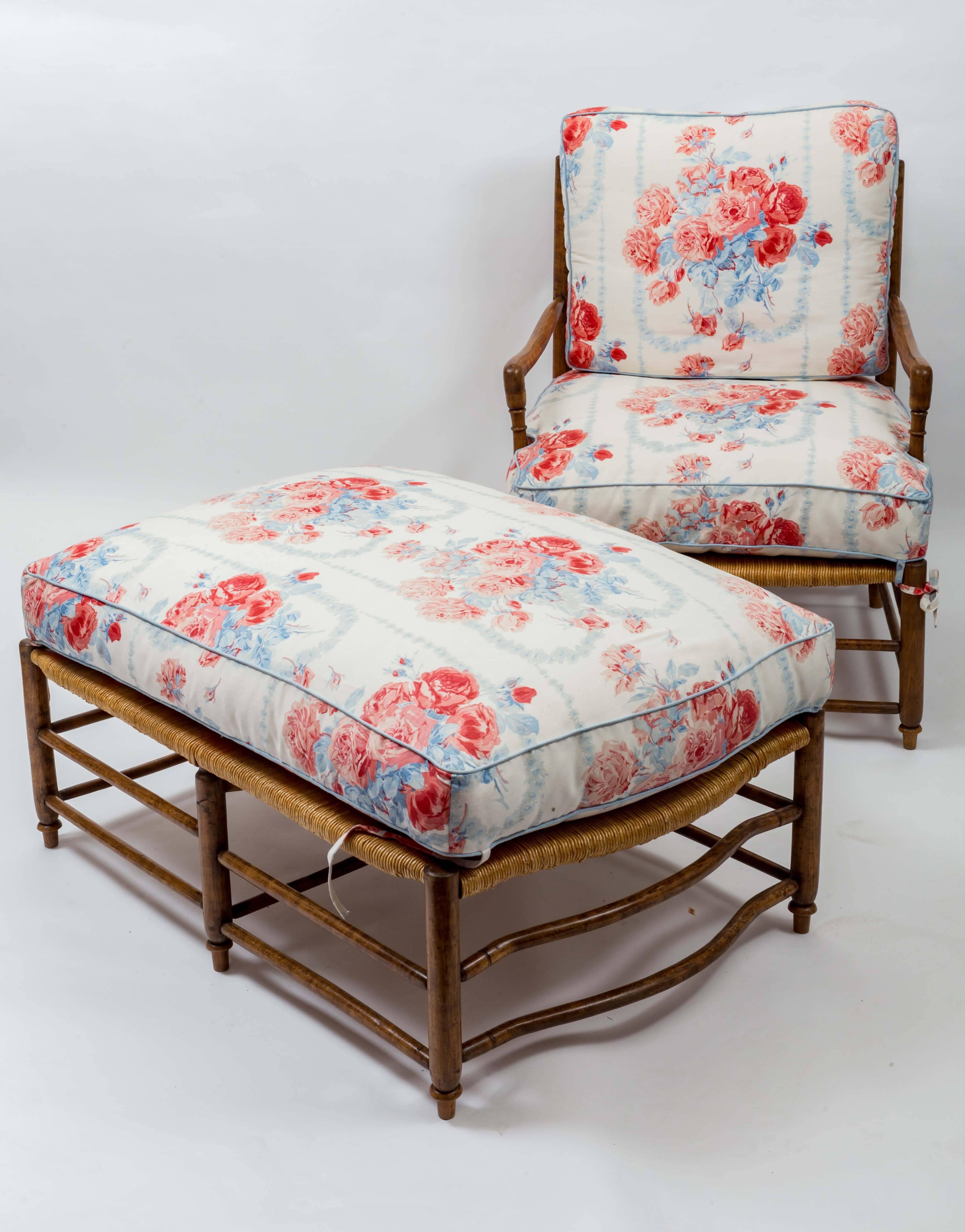 18th-Century Country French Rush Seat Bergere and Ottoman In Excellent Condition For Sale In New York City, NY