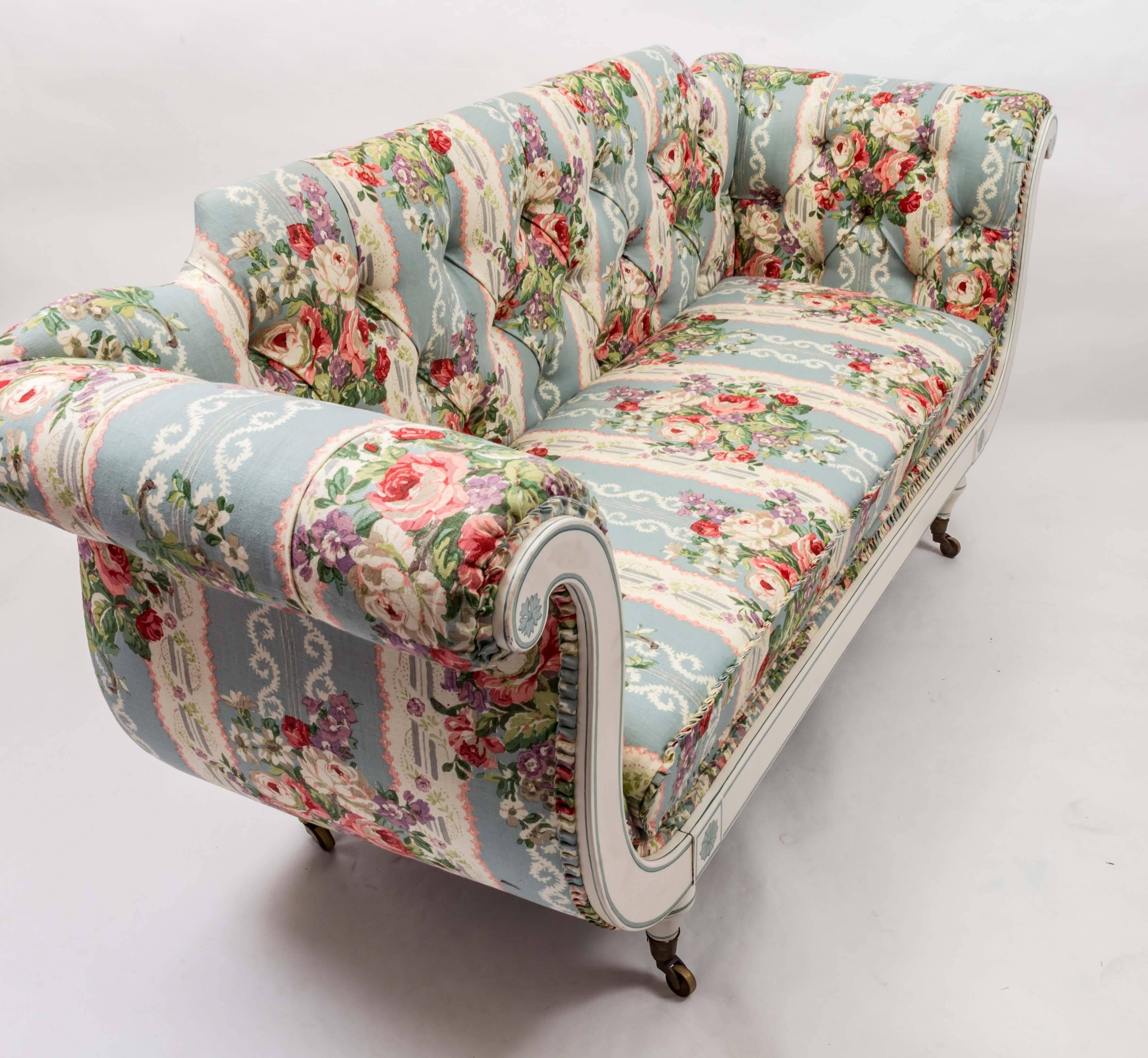 19th Century English Regency Settee in Floral Linen Print Fabric In Excellent Condition In New York City, NY