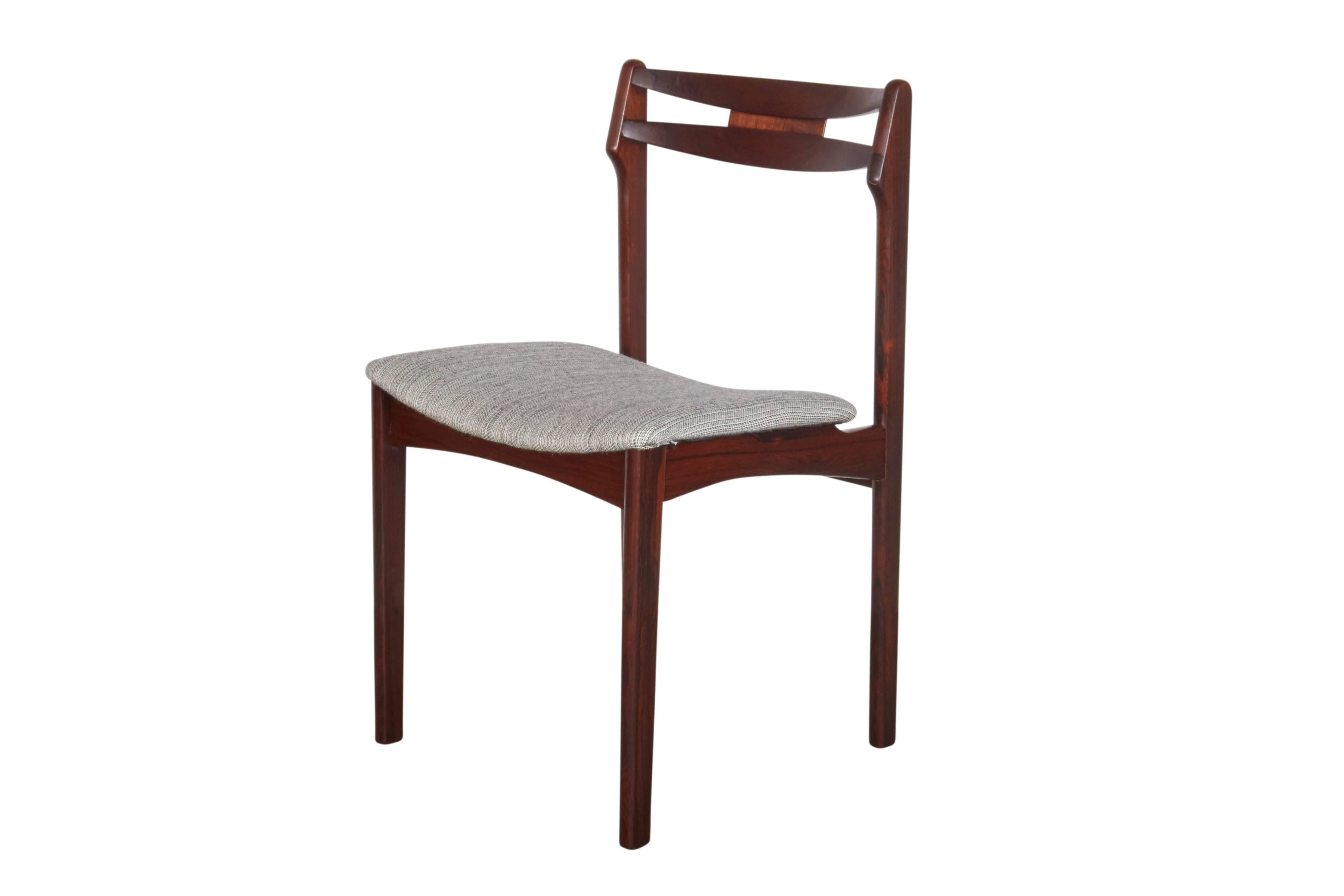 Vintage 1960s Danish Dining Chairs in Rosewood, Set of 6

This set of rosewood dining chairs are in like new condition. We upholstered them in an Irish wool herringbone, or we can do them in any fabric you send to us. Comfortable. Ready for pick up,