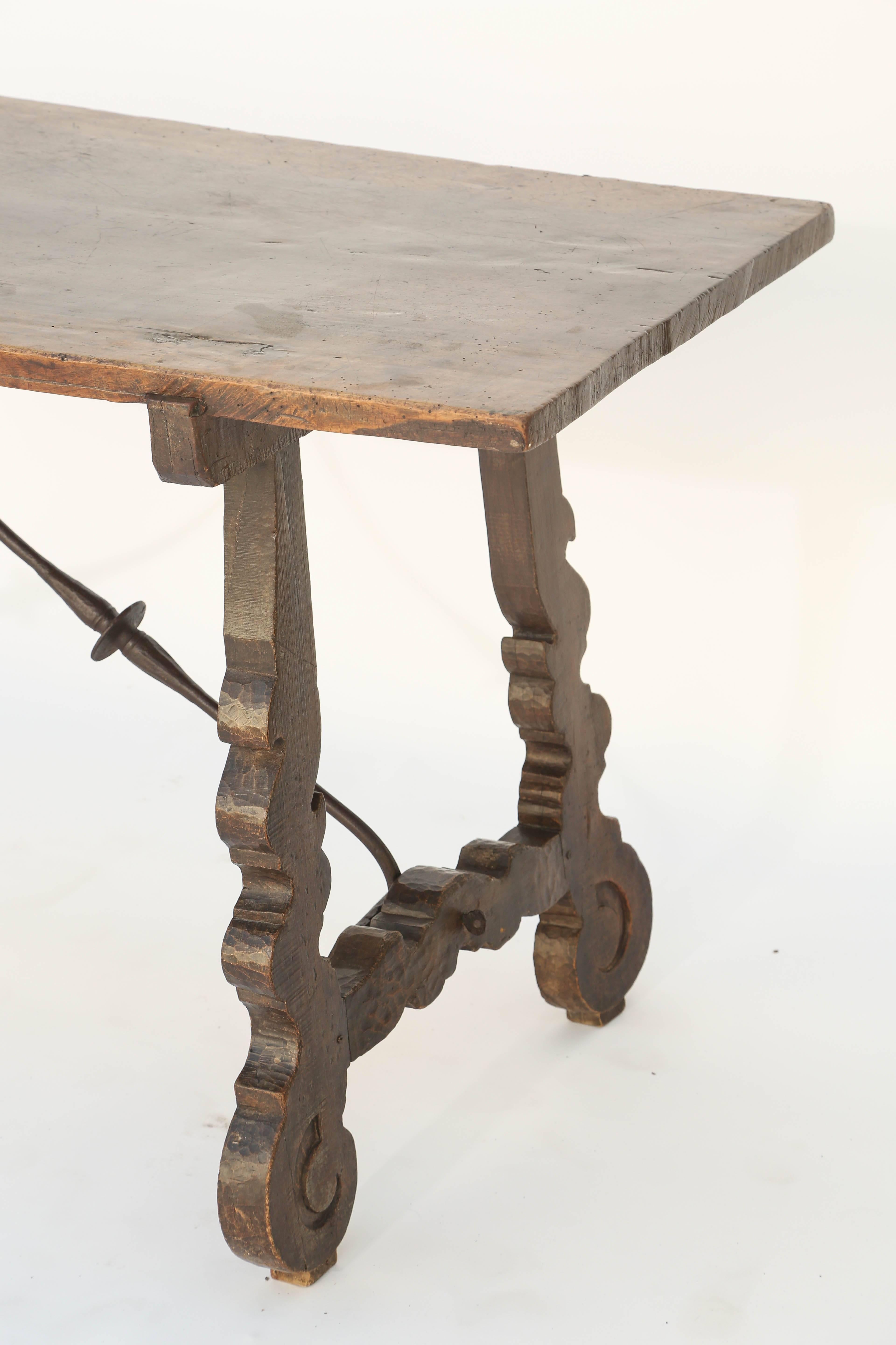 Spanischer Kolonial- Trestle-Tisch aus Nussbaumholz, 17.-18. Jahrhundert (Spanisch Kolonial) im Angebot