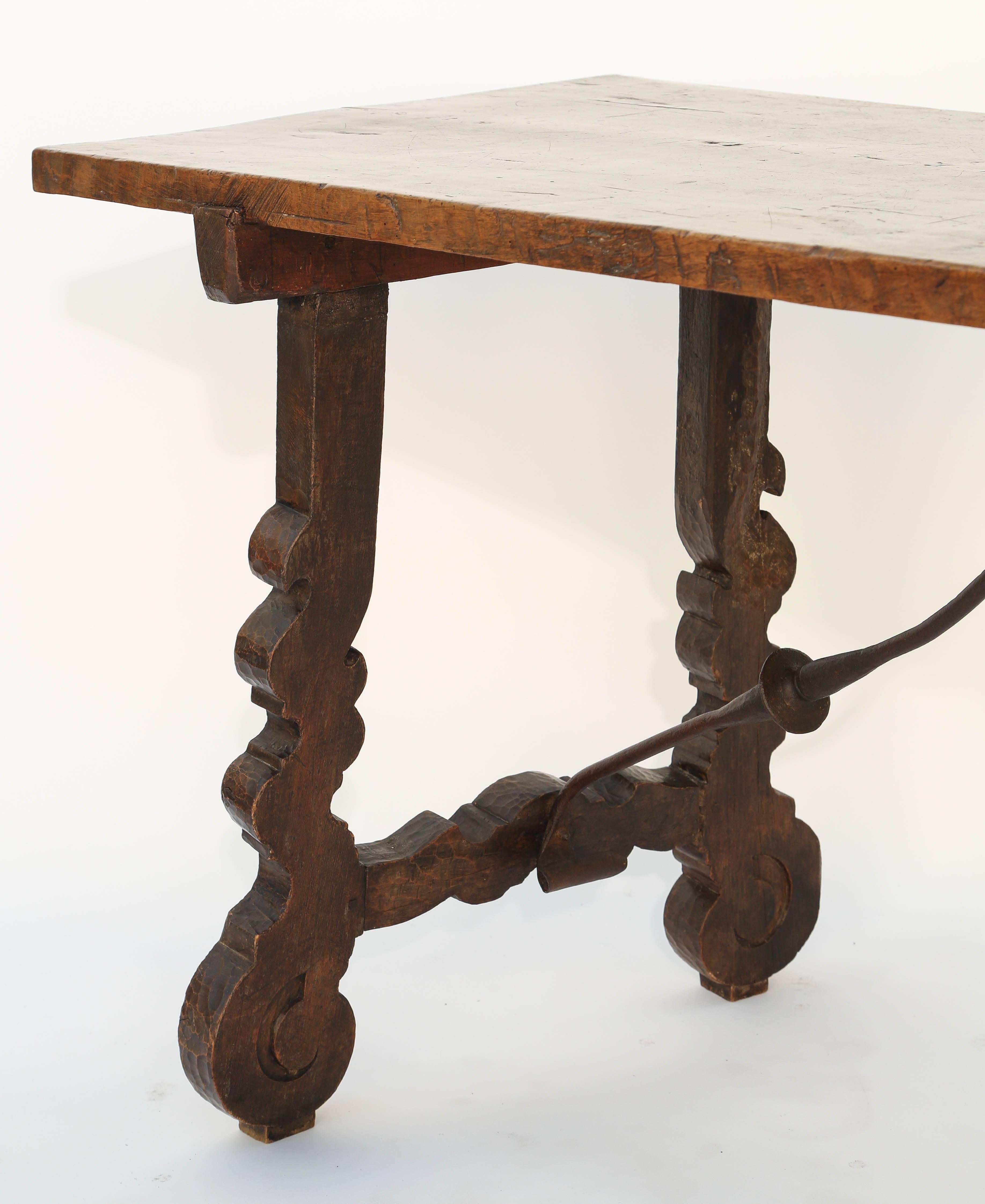 17th-18th Century Spanish Colonial Walnut Trestle Table In Good Condition For Sale In West Palm Beach, FL