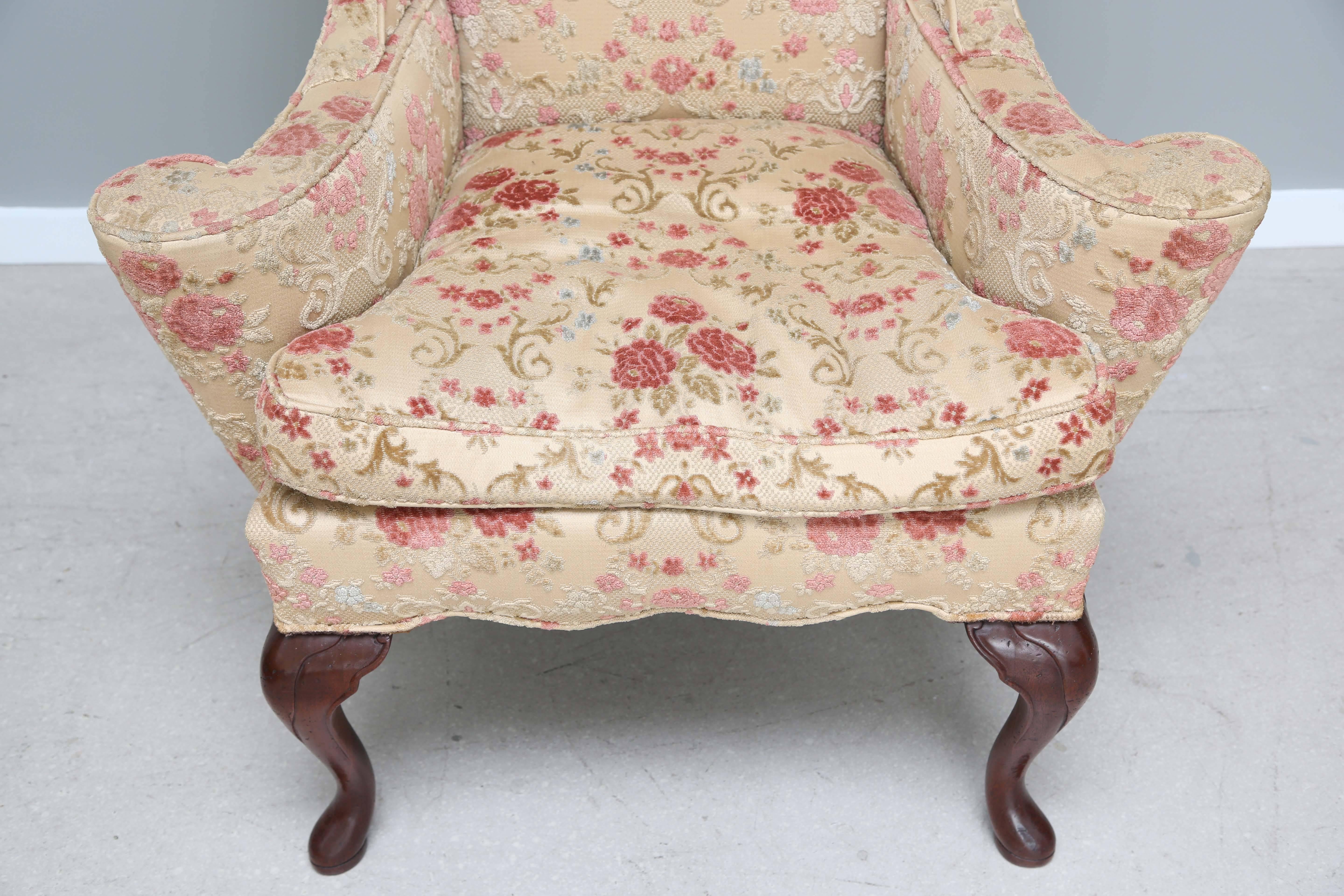 Dynamic Queen Anne Style Chair with Floral Upholstery In Good Condition For Sale In West Palm Beach, FL