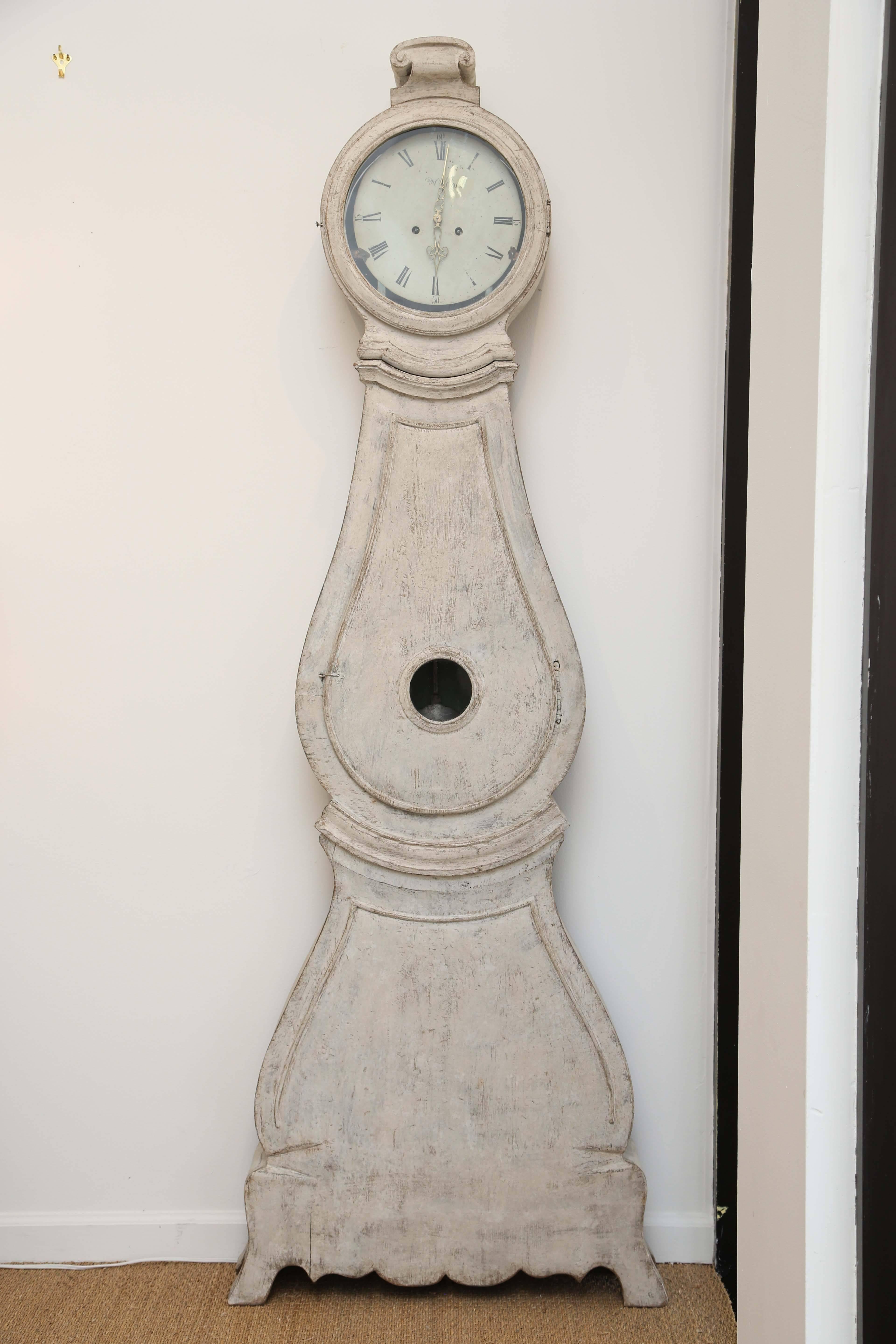 18th Century Antique Swedish Painted Tall Case Mora Clock
Lovely carved shaped bonnet top, graceful serpentine shape, glass circle
in door to see the pendulum, clock has been cleaned and is in working condition
the distressed paint finish has been