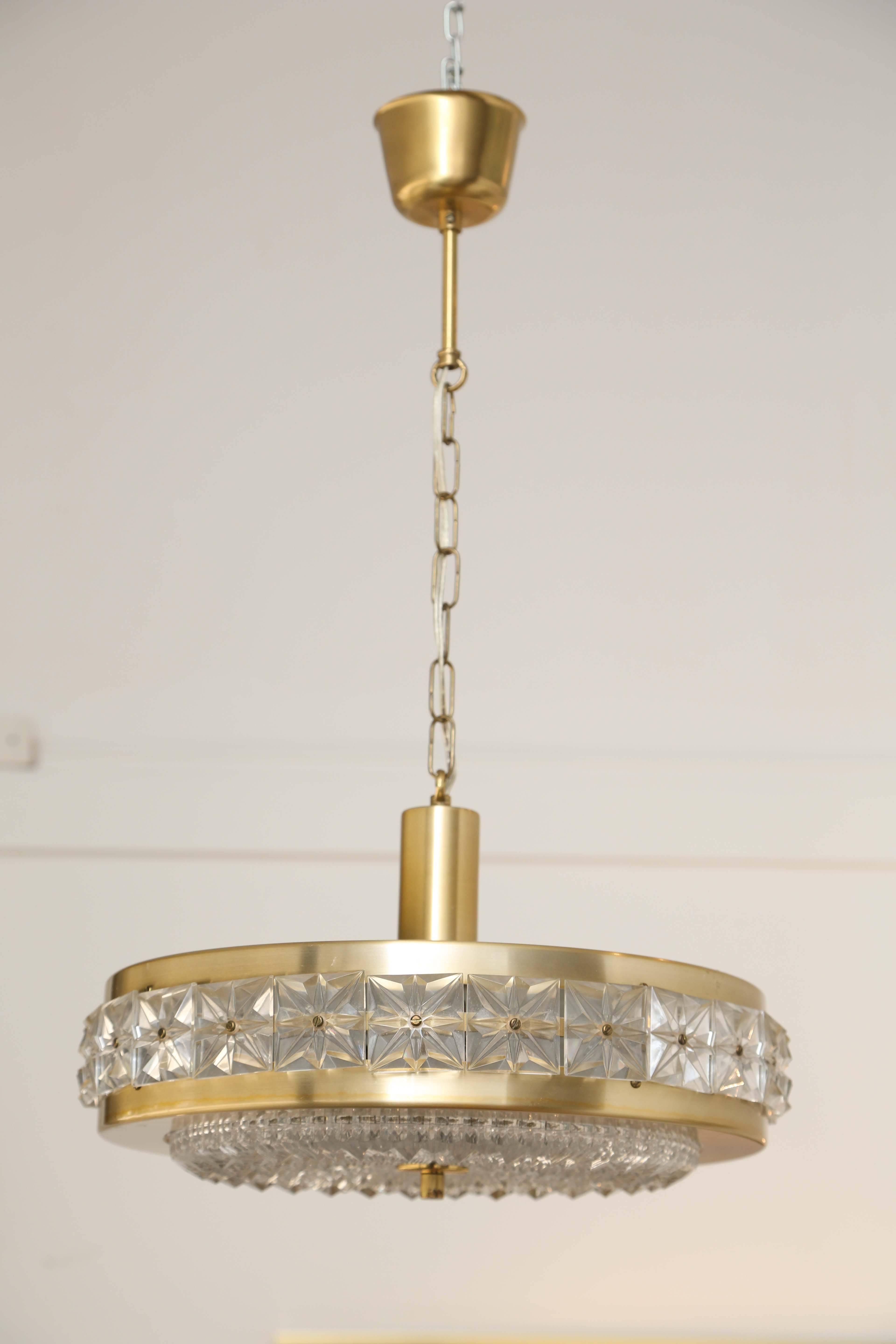 Carl Fagerlund for Orrefors brass and crystal pendant for Orrefors.
The bottom has cut crystal shade and square crystal discs around the brass frame. Takes three candelabra bulbs. Vintage 1960-1970.
Has been rewired to US Standard.

Measures: