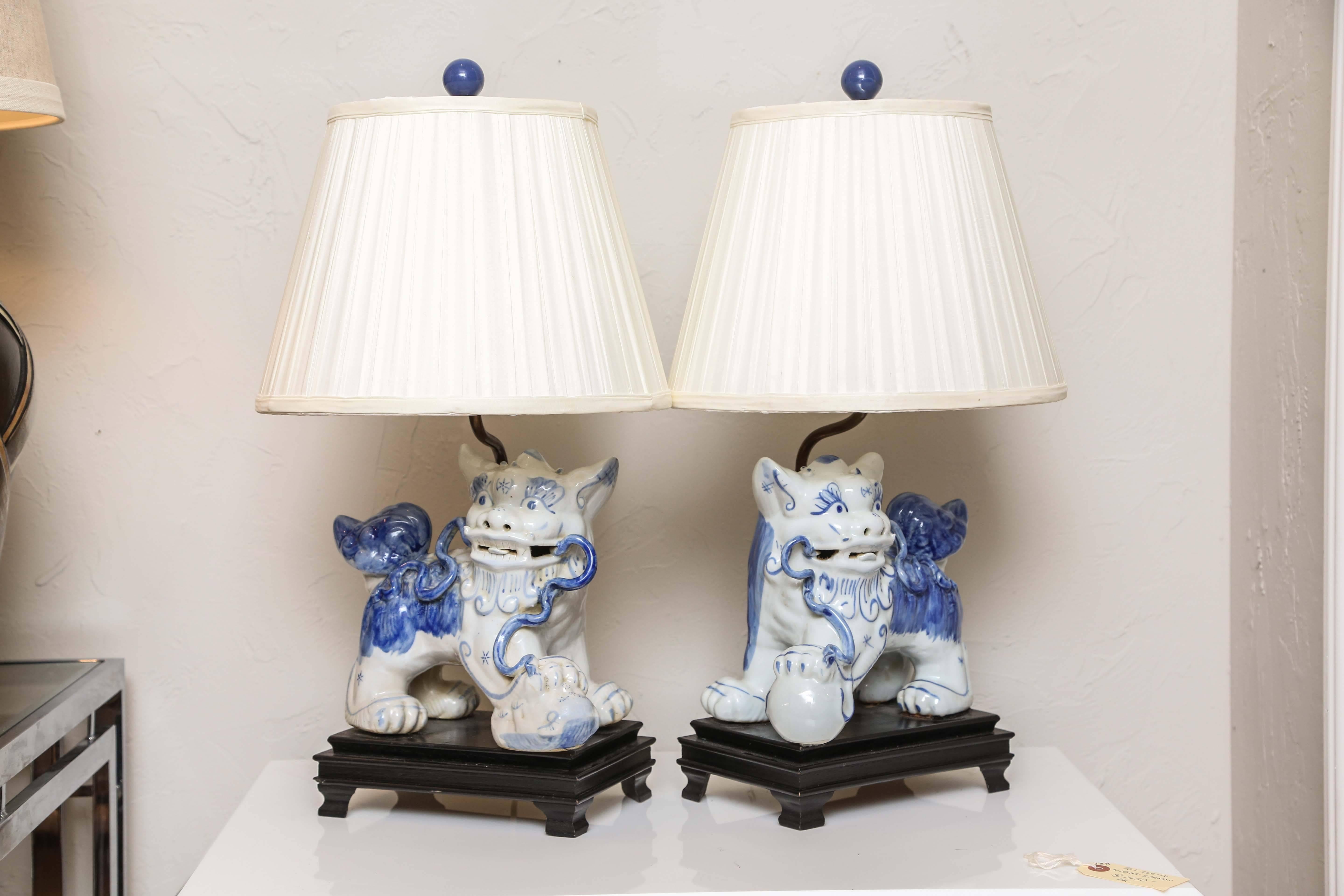 20th Century Pair of Blue and White Foo Dog Lamps Attributed to Billy Haynes